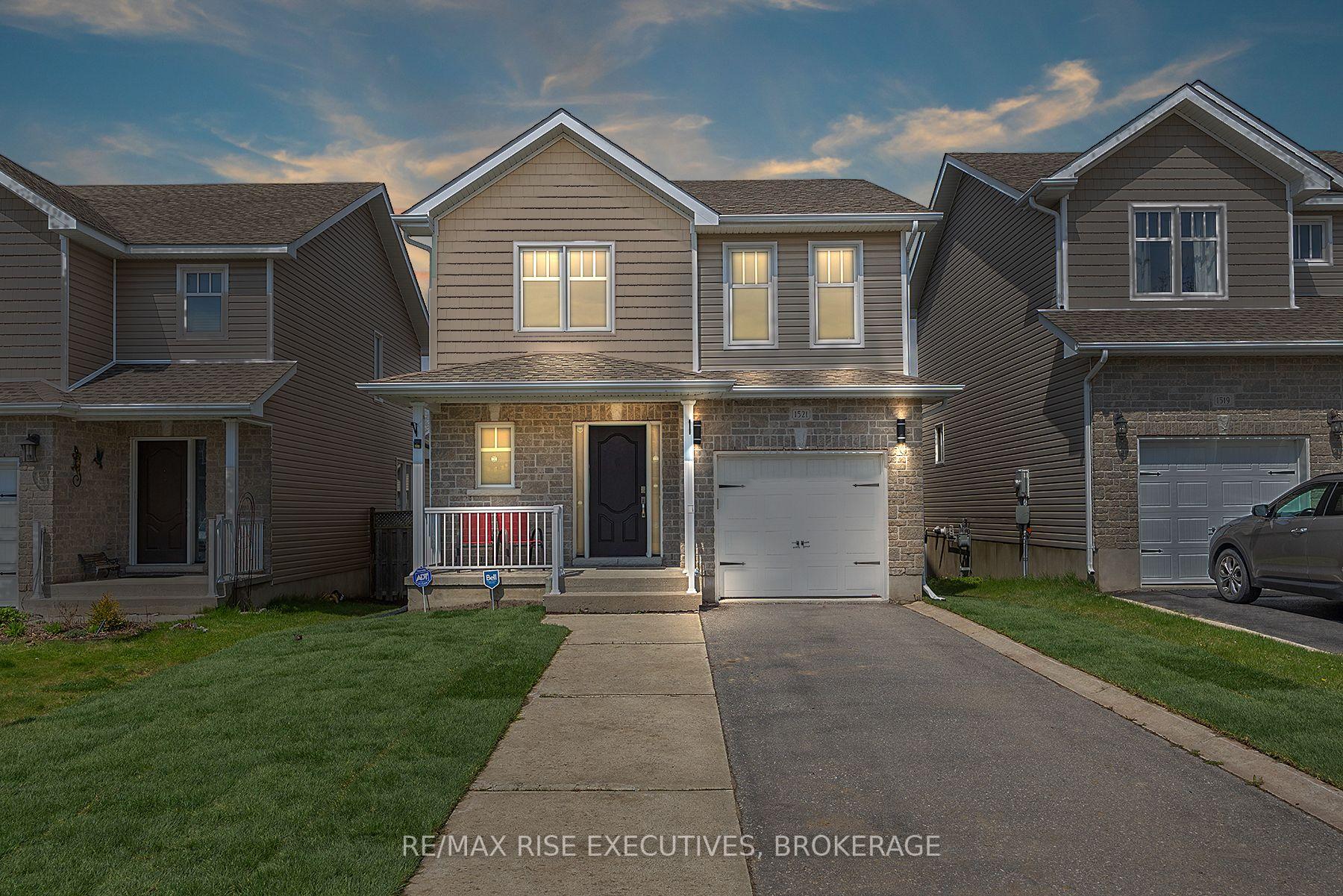 Front of 1521 Crimson Crescent
