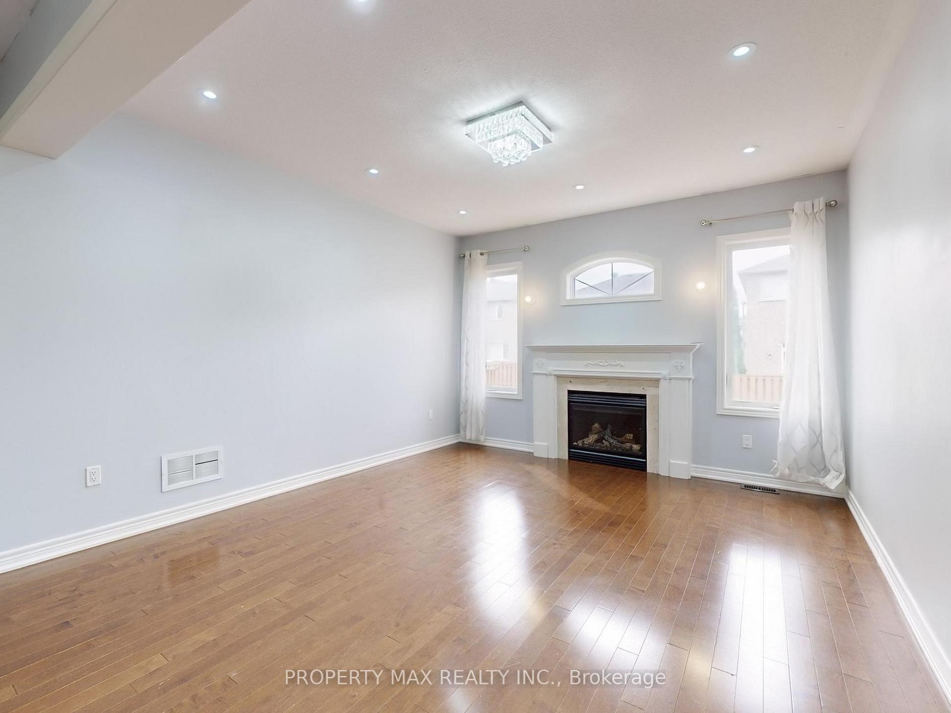 Photo 5 of 15 Berger Avenue, Markham, Box Grove — HOMEH