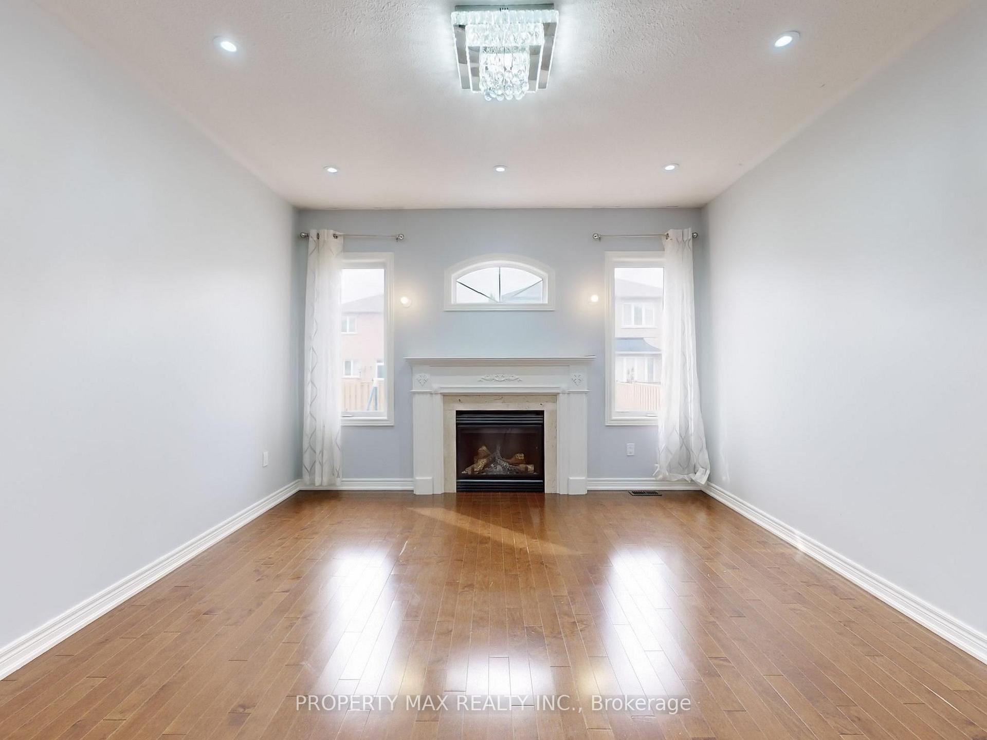 Photo 6 of 15 Berger Avenue, Markham, Box Grove — HOMEH
