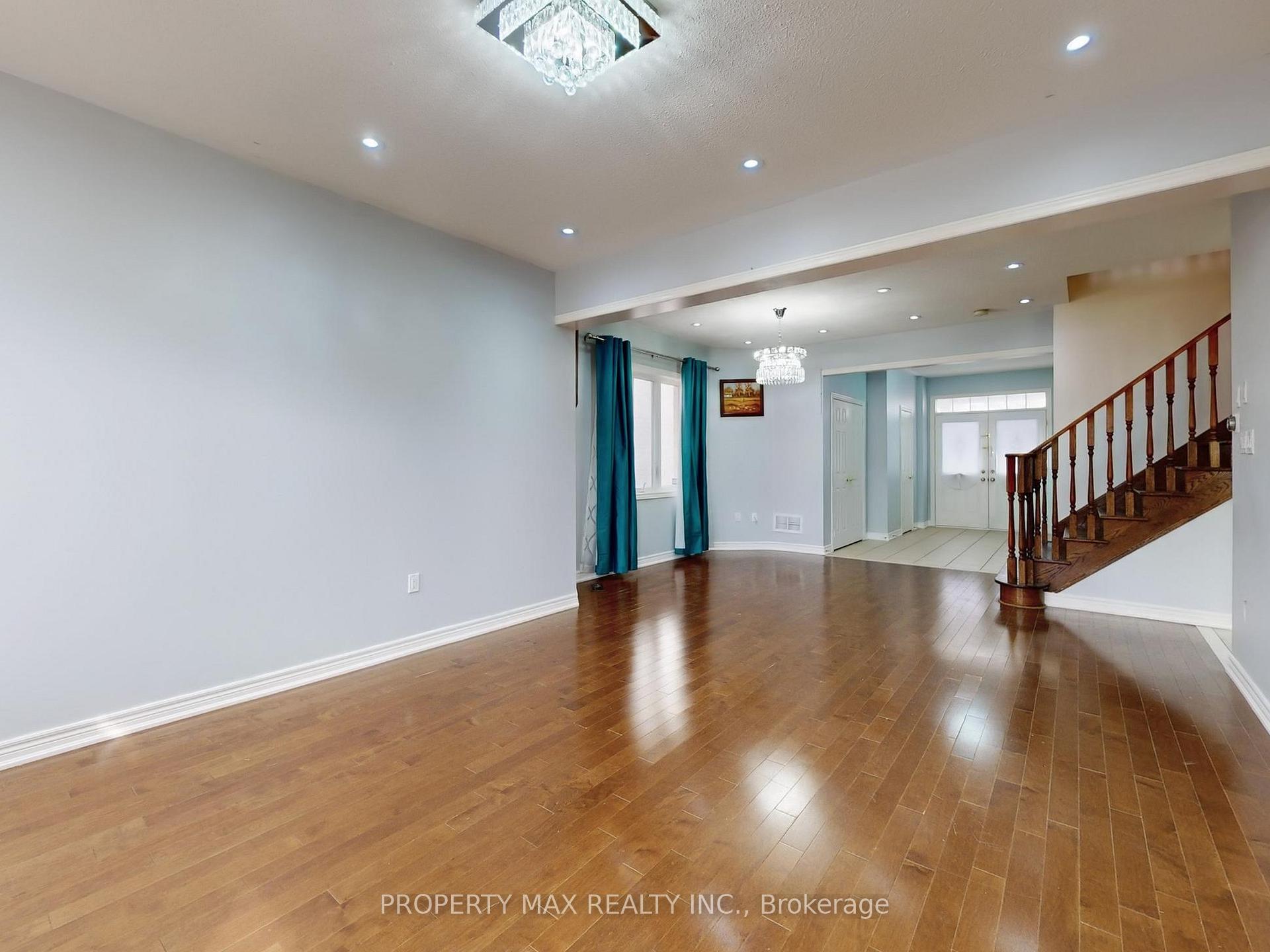 Photo 7 of 15 Berger Avenue, Markham, Box Grove — HOMEH