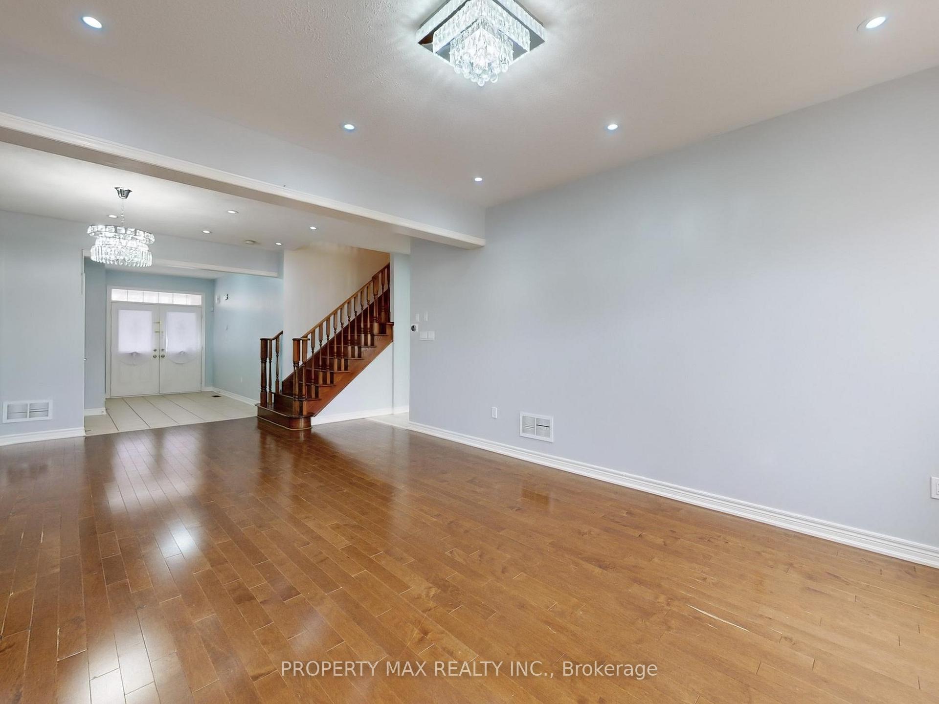 Photo 8 of 15 Berger Avenue, Markham, Box Grove — HOMEH