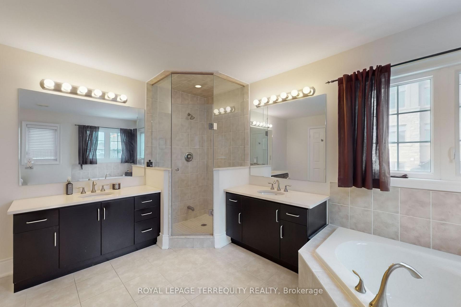Photo 15 of 31 Yorkton Boulevard, Markham, Angus Glen — HOMEH