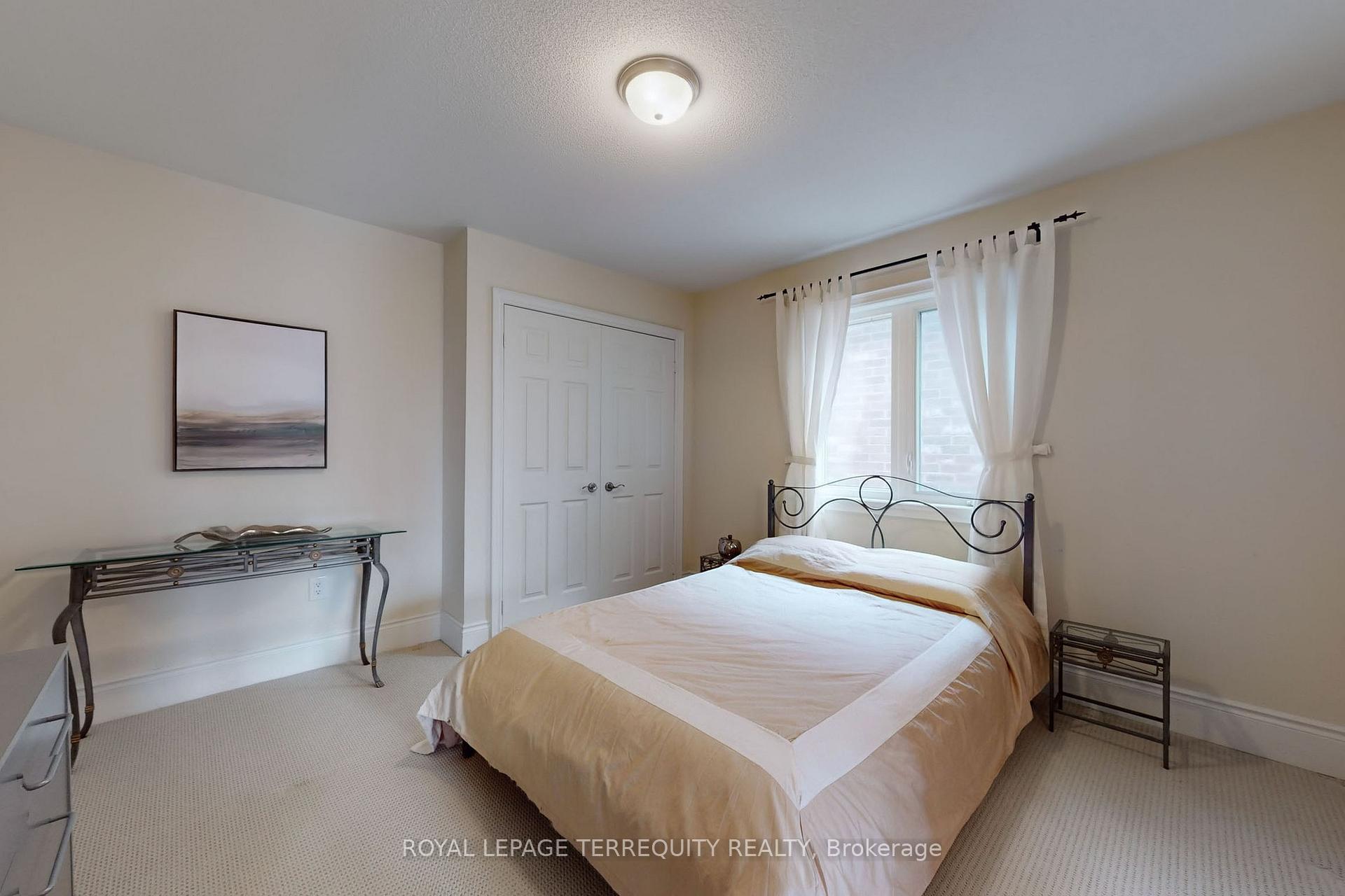 Photo 18 of 31 Yorkton Boulevard, Markham, Angus Glen — HOMEH