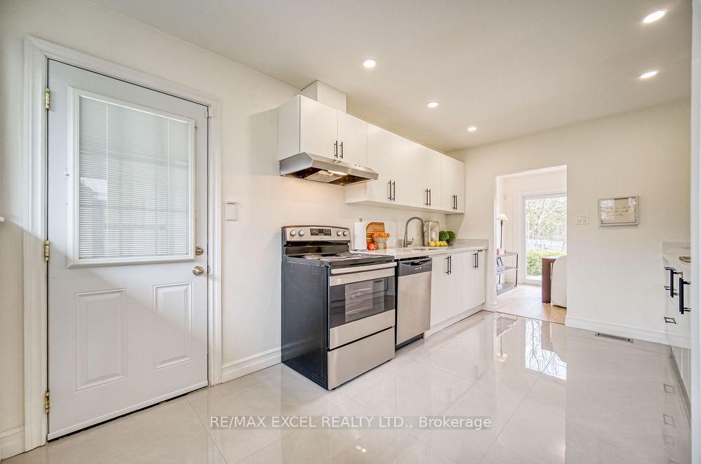 Photo 19 of 5 Lakevista Avenue, Markham, Bullock — HOMEH