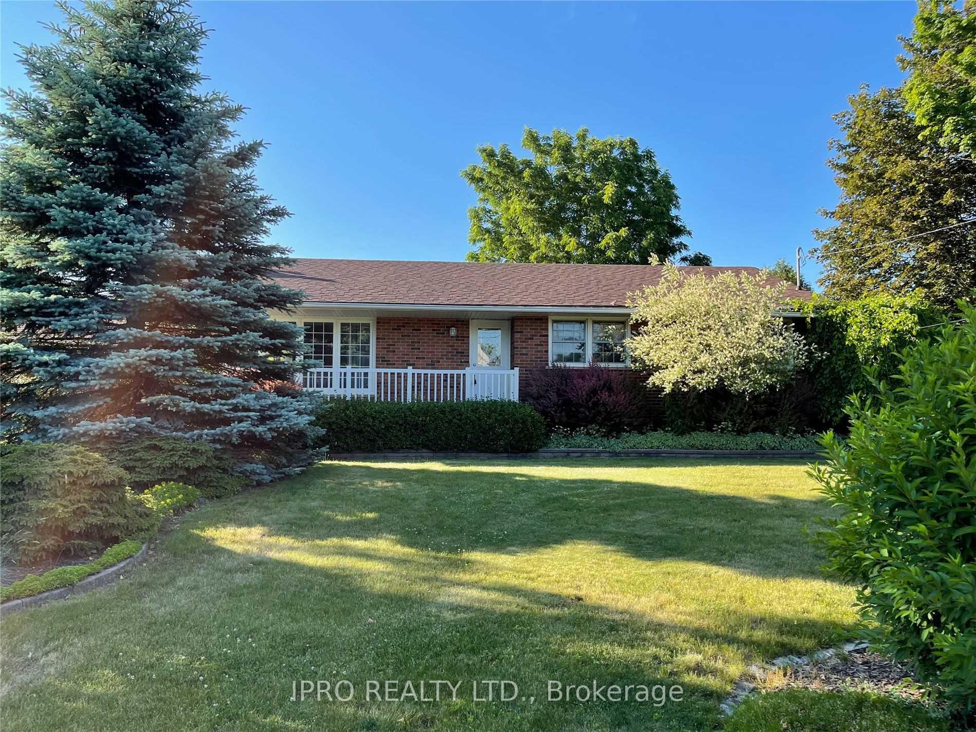 Photo 2 of 585 Garner Road W, Hamilton, Ancaster — HOMEH