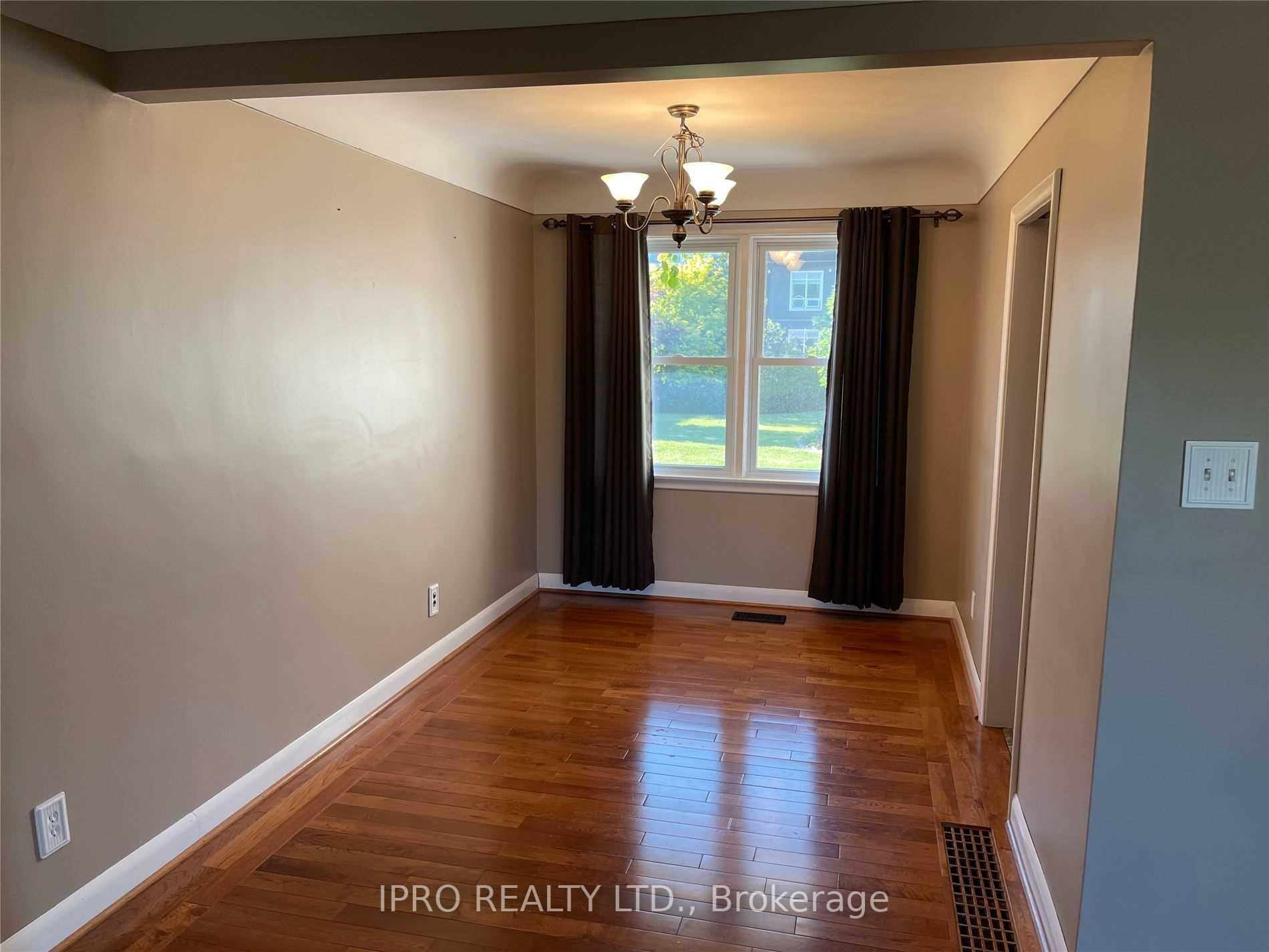 Photo 4 of 585 Garner Road W, Hamilton, Ancaster — HOMEH