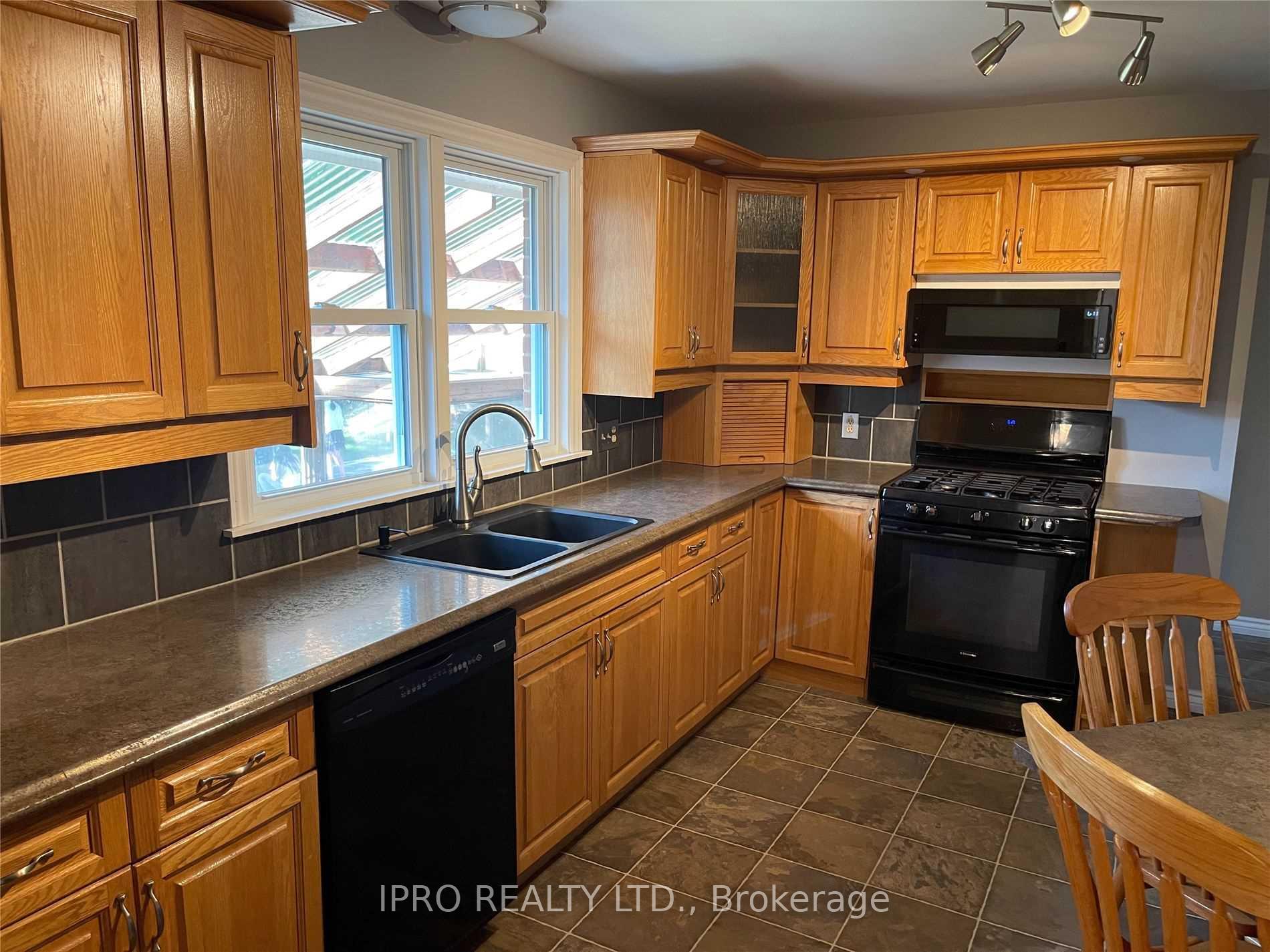 Photo 5 of 585 Garner Road W, Hamilton, Ancaster — HOMEH
