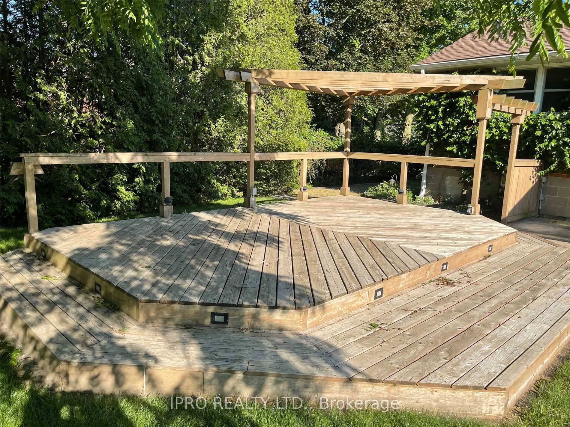 Photo 18 of 585 Garner Road W, Hamilton, Ancaster — HOMEH