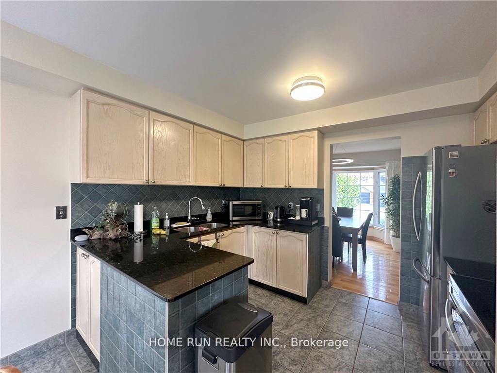 Photo 10 of 67 Beacon Way, Ottawa, Kanata - Morgan's Grant/South March — HOMEH