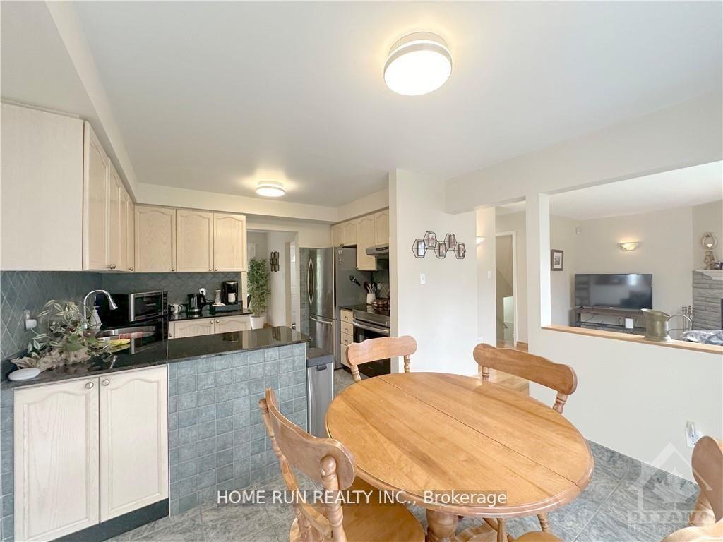 Photo 15 of 67 Beacon Way, Ottawa, Kanata - Morgan's Grant/South March — HOMEH