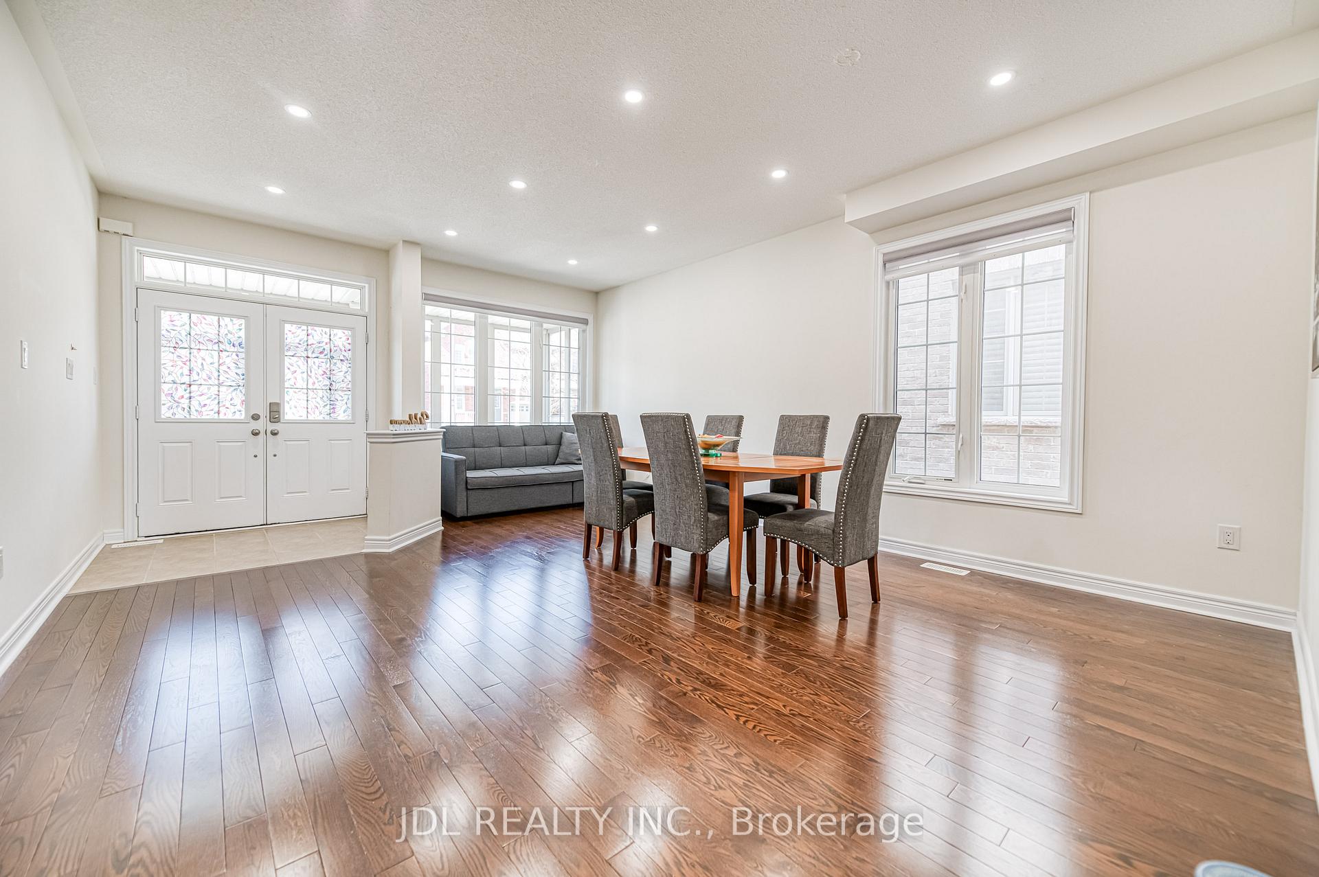 Photo 3 of 45 Foshan Avenue, Markham, Berczy — HOMEH