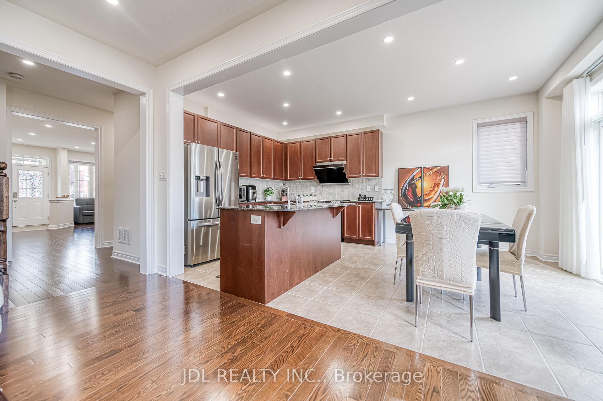 Photo 10 of 45 Foshan Avenue, Markham, Berczy — HOMEH