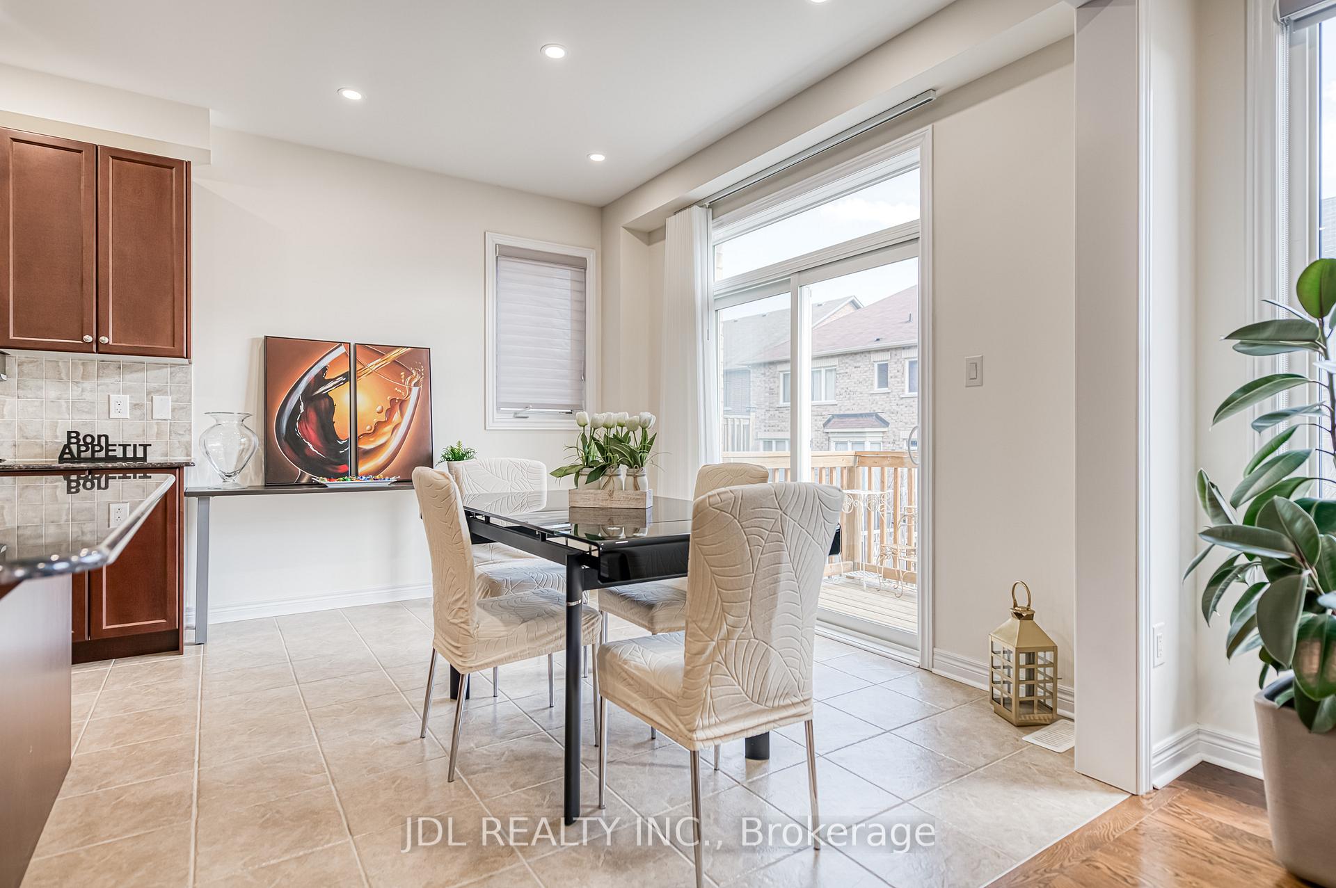 Photo 11 of 45 Foshan Avenue, Markham, Berczy — HOMEH