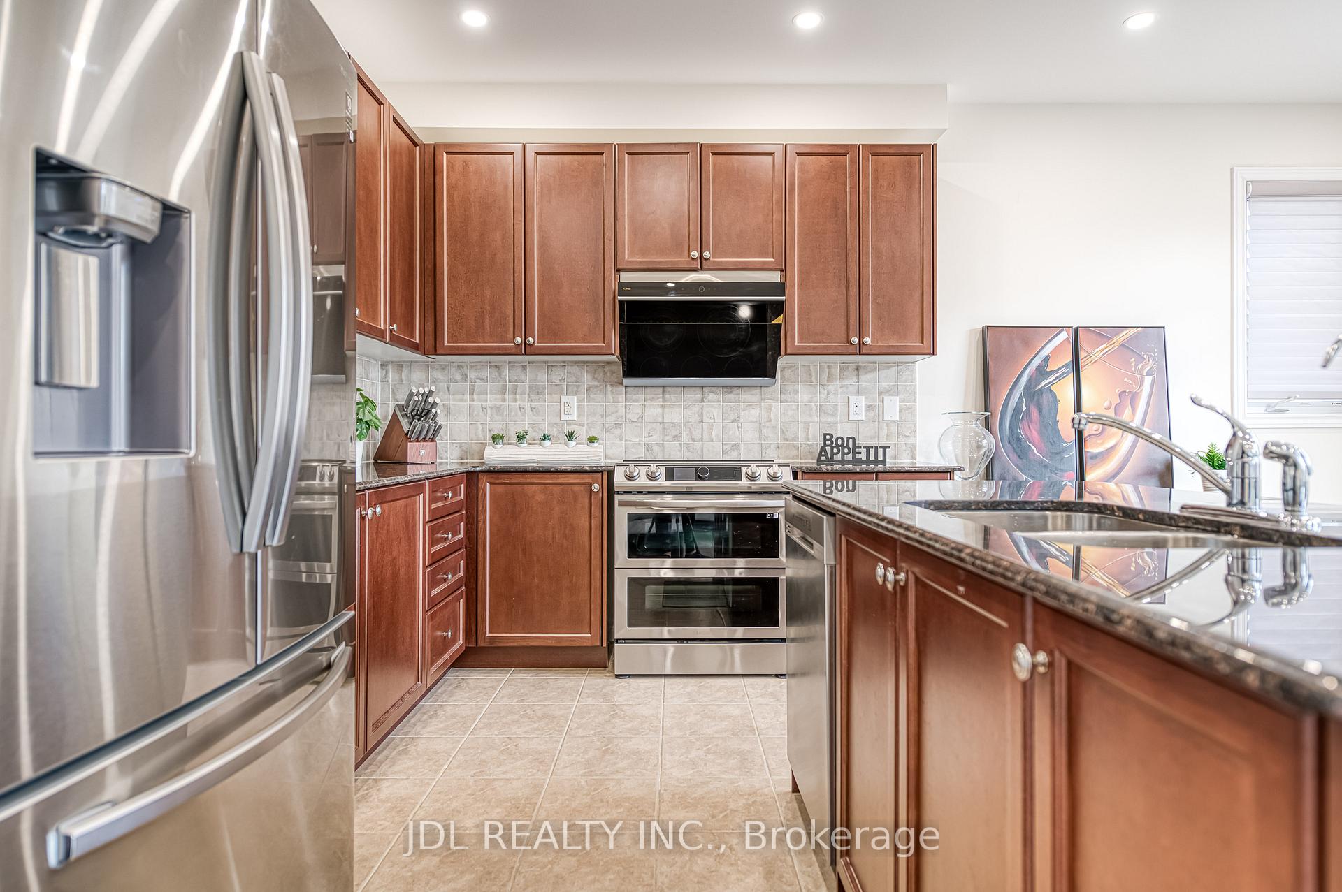 Photo 12 of 45 Foshan Avenue, Markham, Berczy — HOMEH