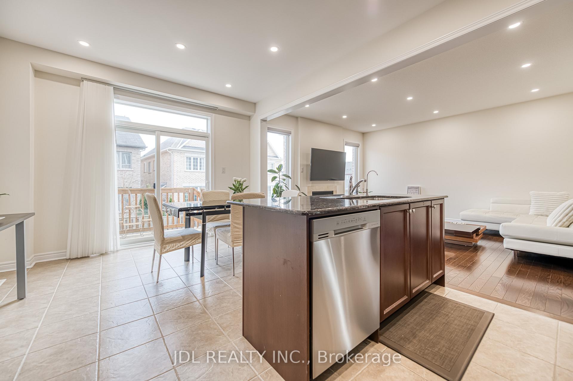 Photo 13 of 45 Foshan Avenue, Markham, Berczy — HOMEH