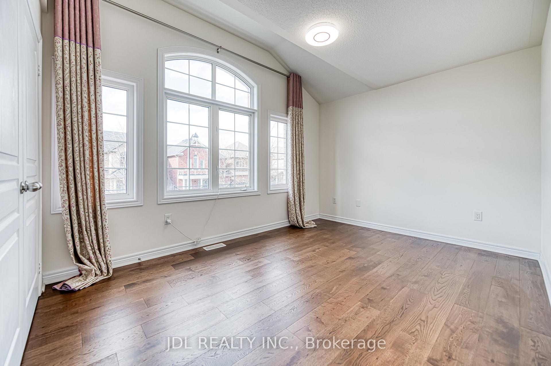 Photo 19 of 45 Foshan Avenue, Markham, Berczy — HOMEH