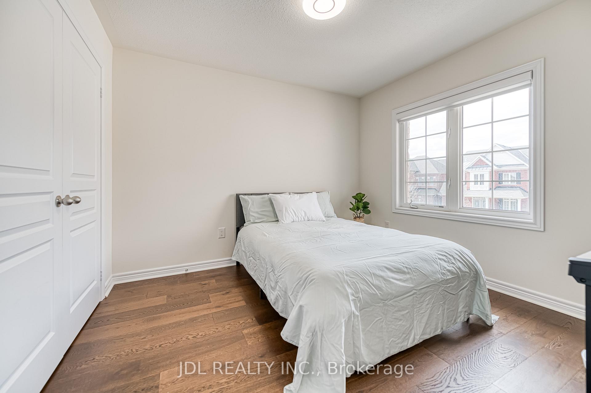 Photo 21 of 45 Foshan Avenue, Markham, Berczy — HOMEH