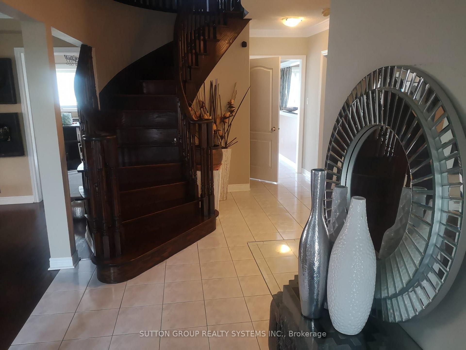 Photo 3 of 17 Boxwood Crescent, Markham, Rouge Fairways — HOMEH