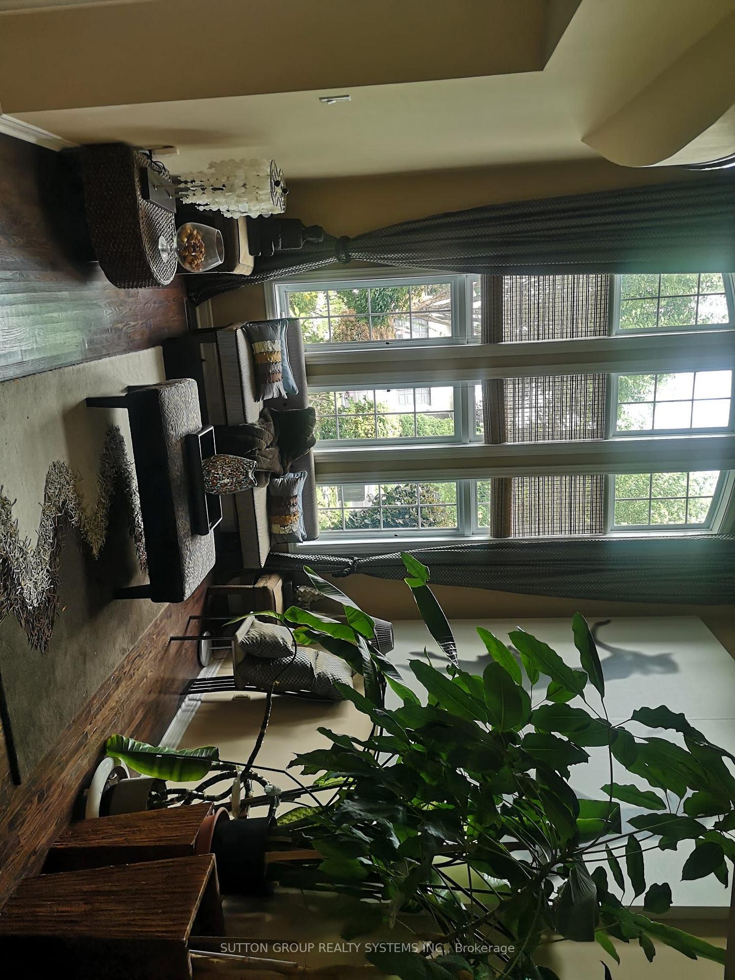 Photo 5 of 17 Boxwood Crescent, Markham, Rouge Fairways — HOMEH