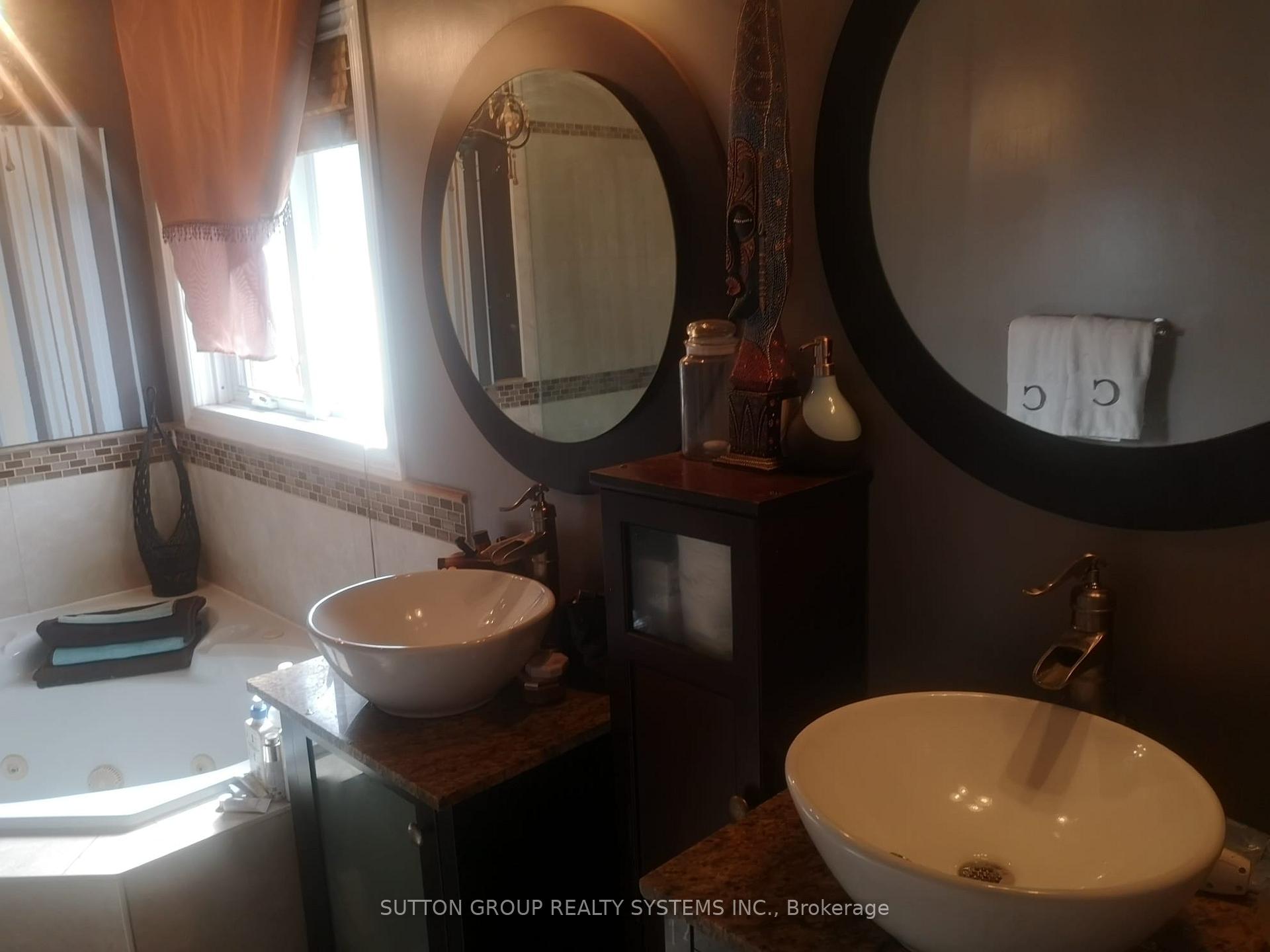 Photo 10 of 17 Boxwood Crescent, Markham, Rouge Fairways — HOMEH