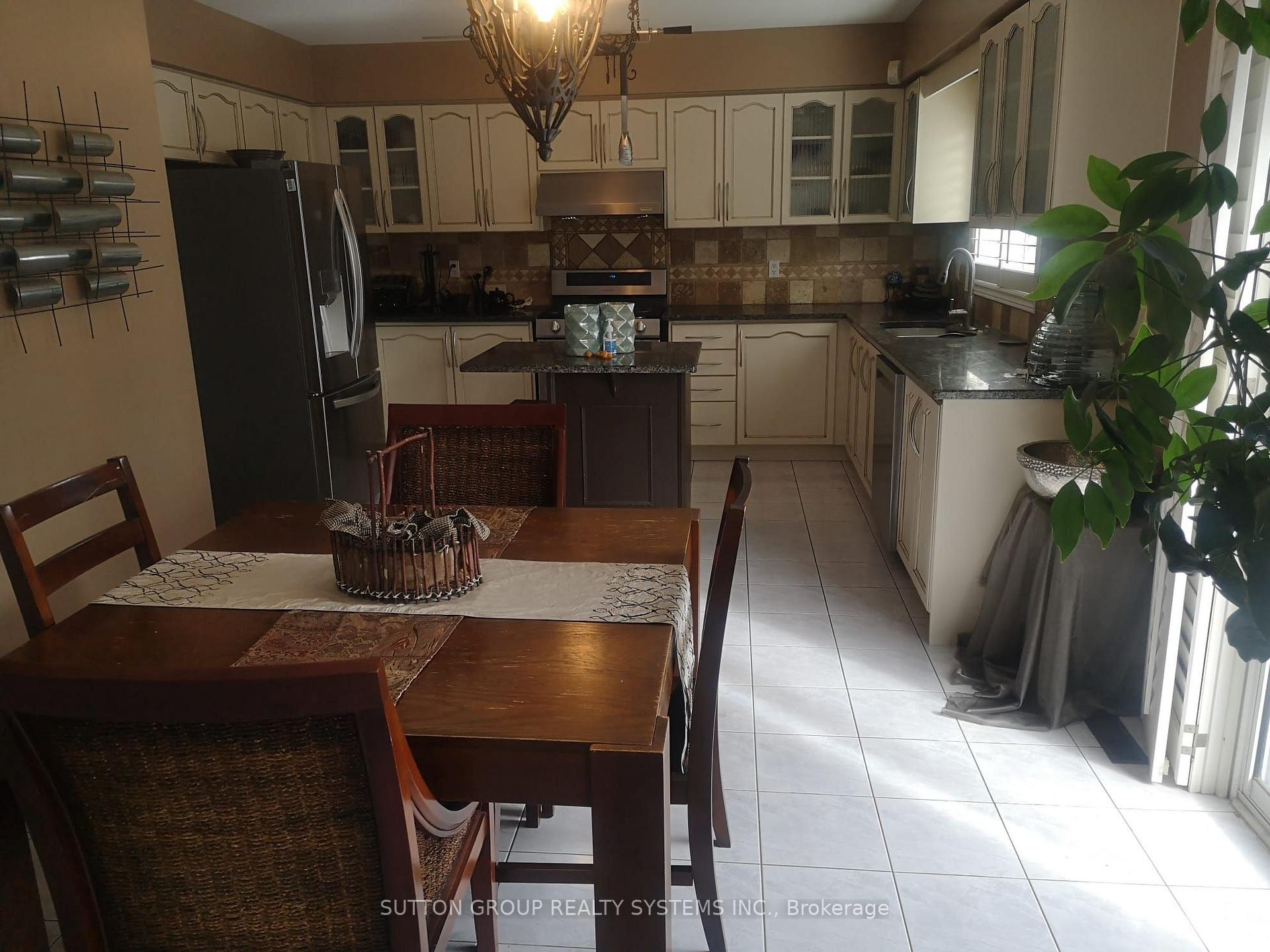 Photo 14 of 17 Boxwood Crescent, Markham, Rouge Fairways — HOMEH