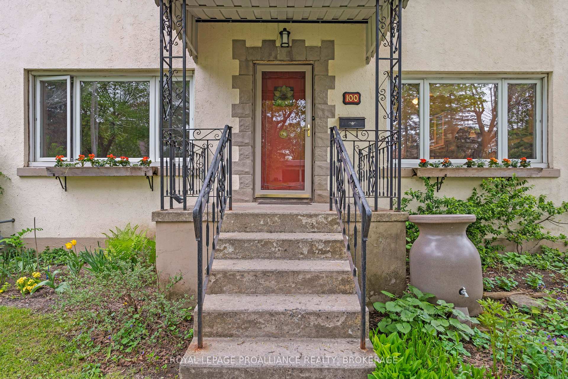 Photo 3 of 100 Indian Road, Kingston, West of Sir John A. Blvd — HOMEH