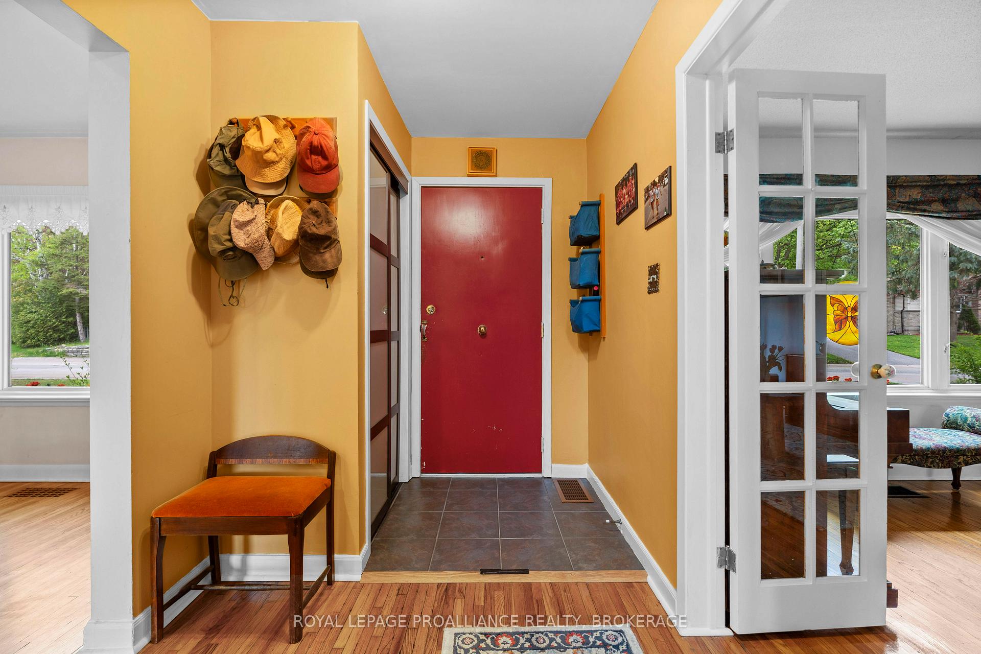 Photo 4 of 100 Indian Road, Kingston, West of Sir John A. Blvd — HOMEH