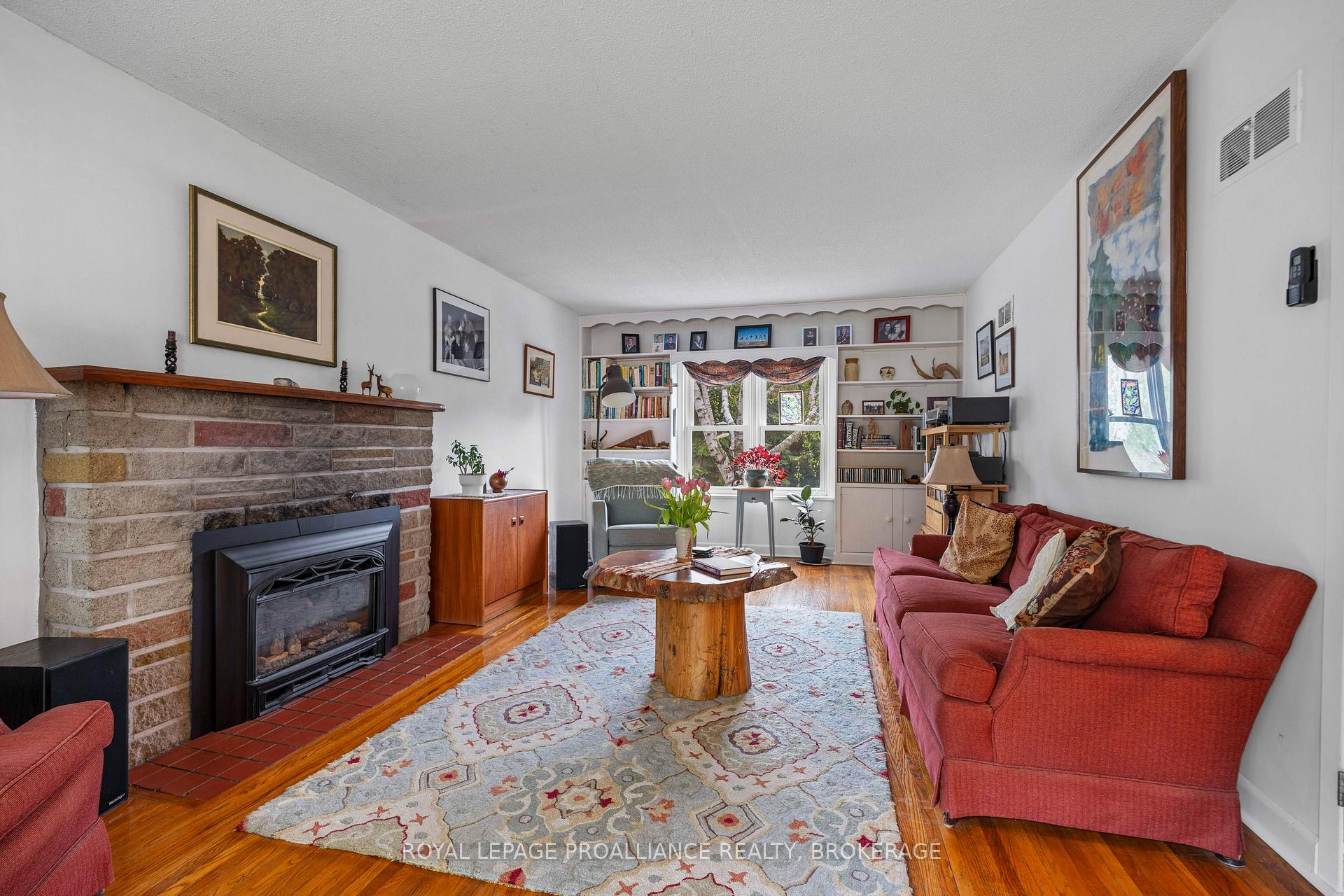 Photo 8 of 100 Indian Road, Kingston, West of Sir John A. Blvd — HOMEH