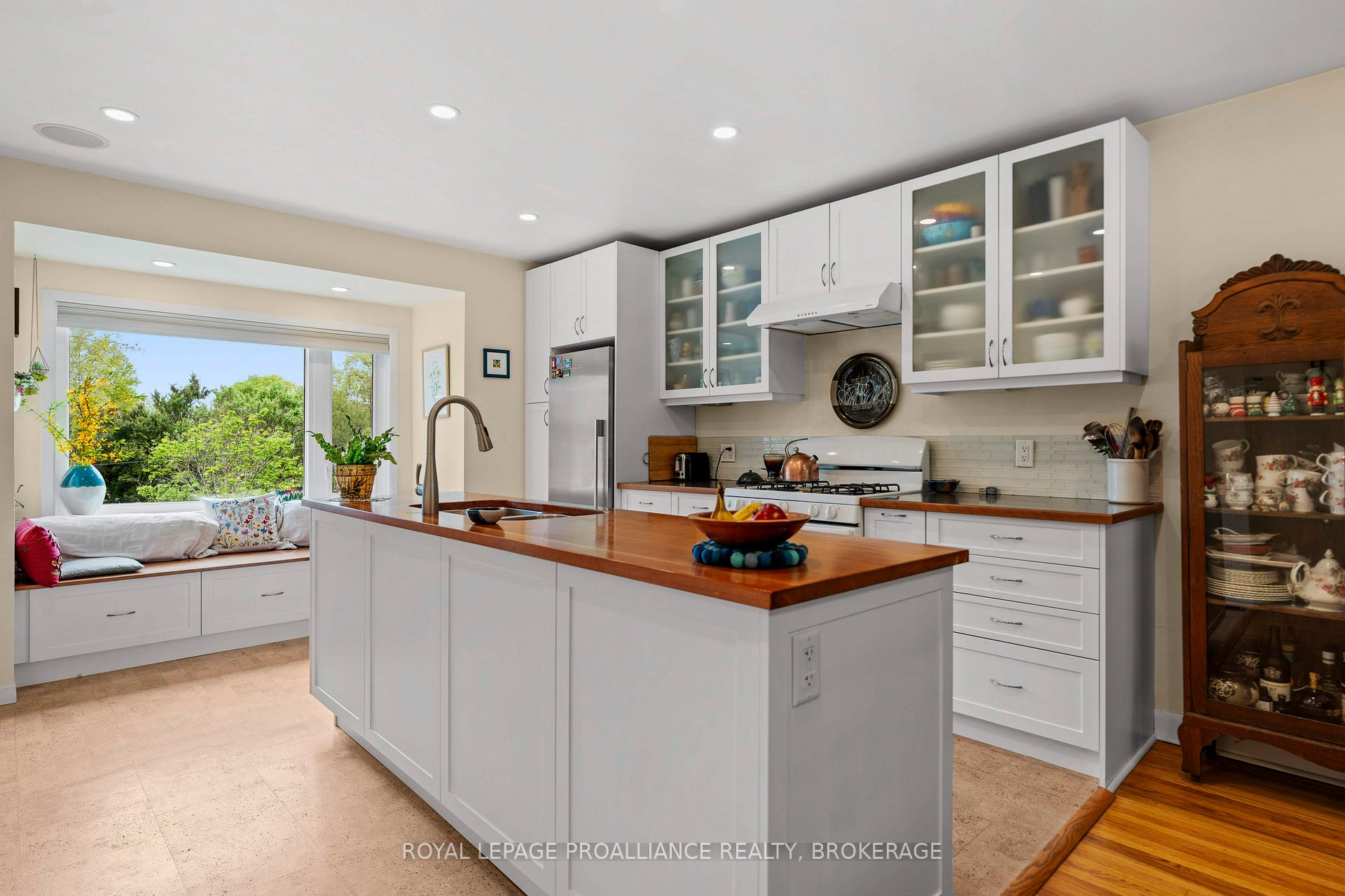 Photo 11 of 100 Indian Road, Kingston, West of Sir John A. Blvd — HOMEH