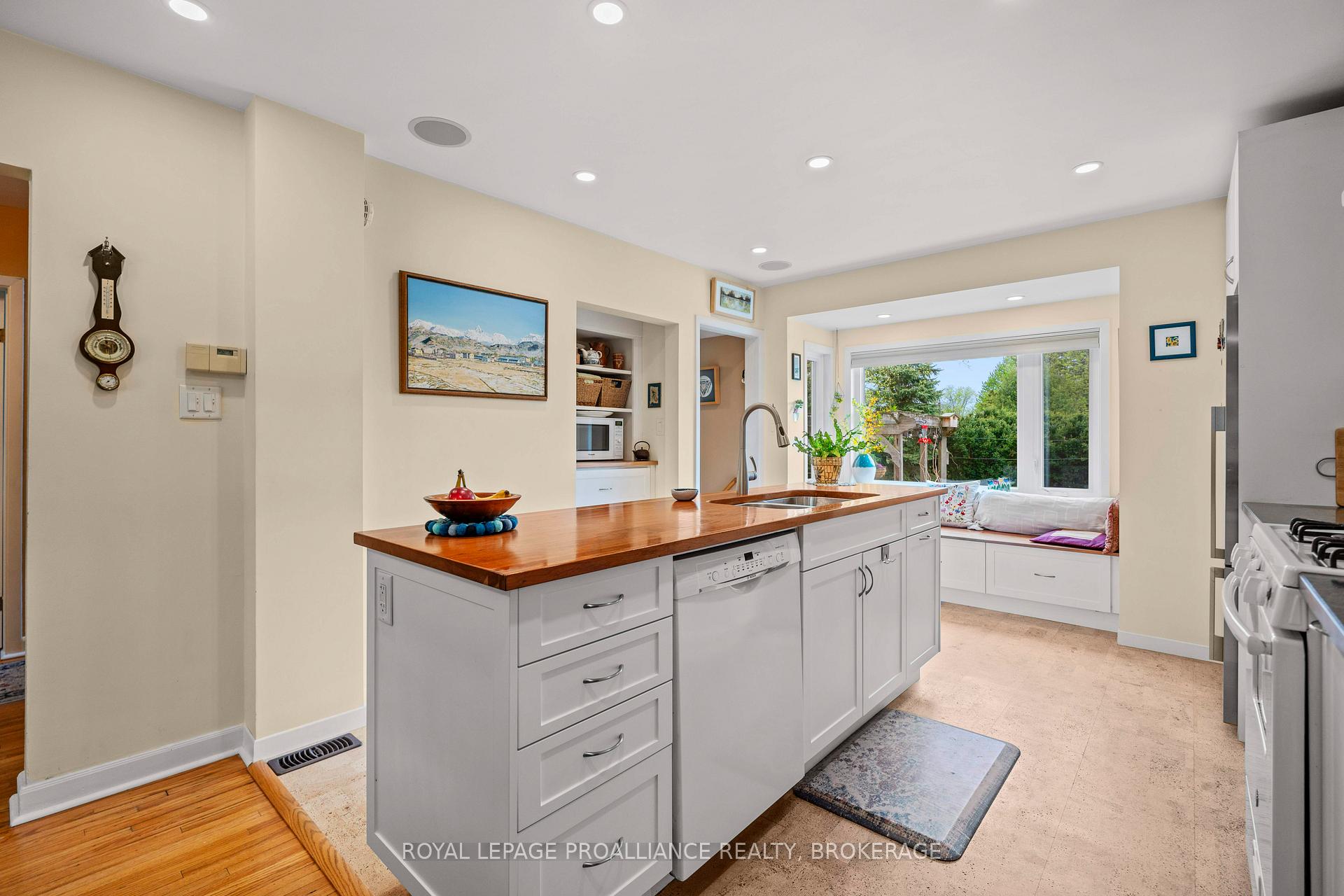 Photo 13 of 100 Indian Road, Kingston, West of Sir John A. Blvd — HOMEH