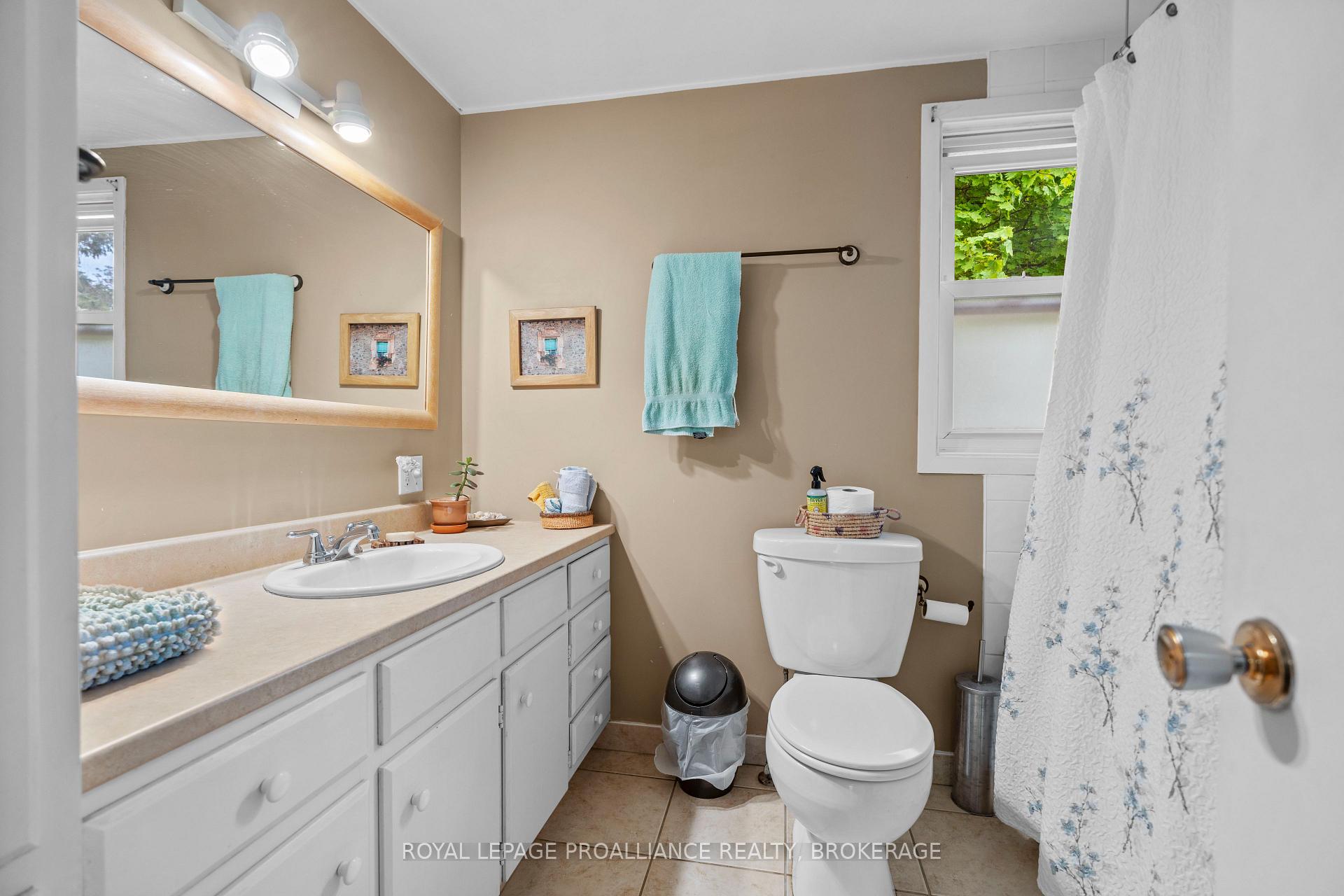 Photo 18 of 100 Indian Road, Kingston, West of Sir John A. Blvd — HOMEH
