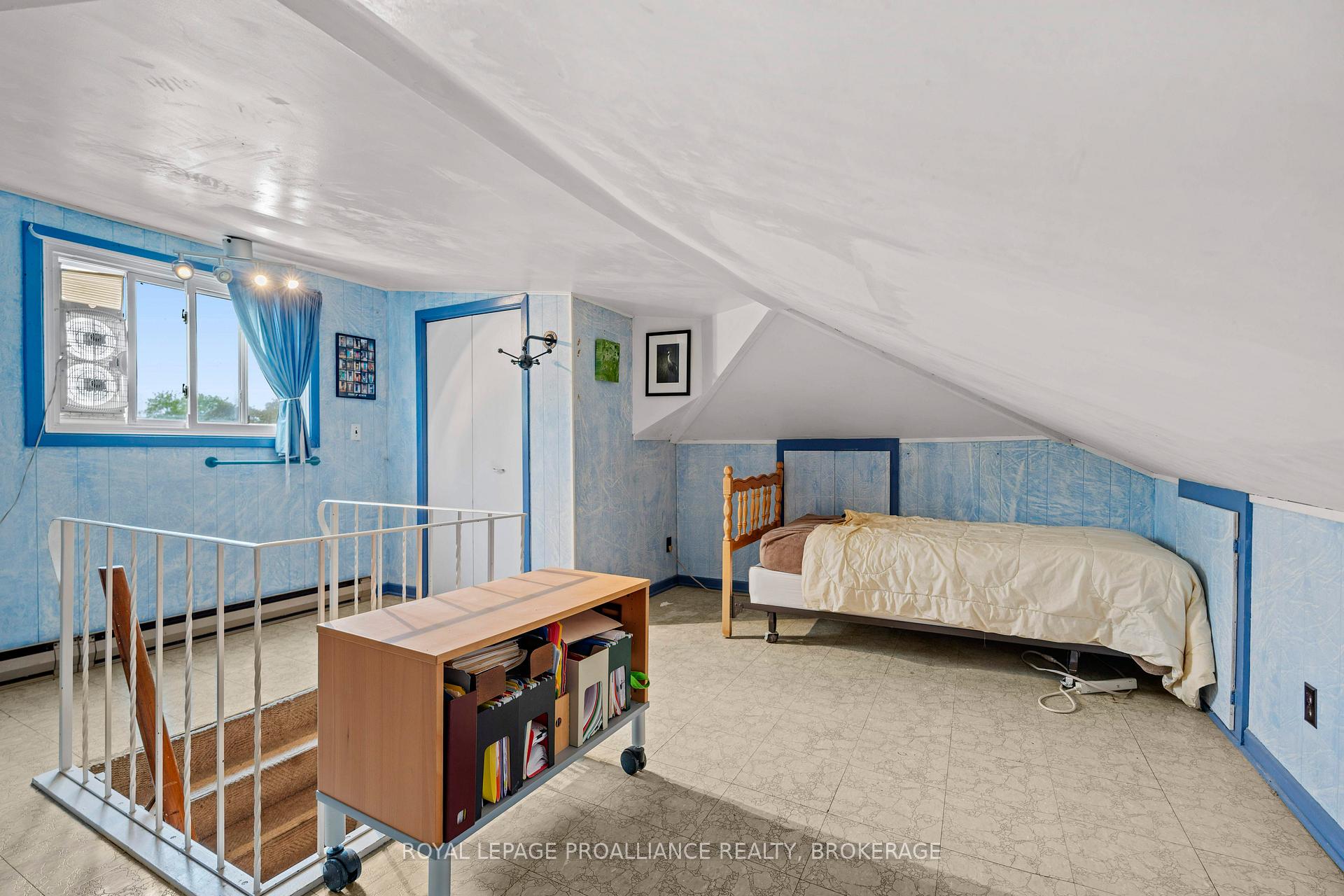 Photo 23 of 100 Indian Road, Kingston, West of Sir John A. Blvd — HOMEH