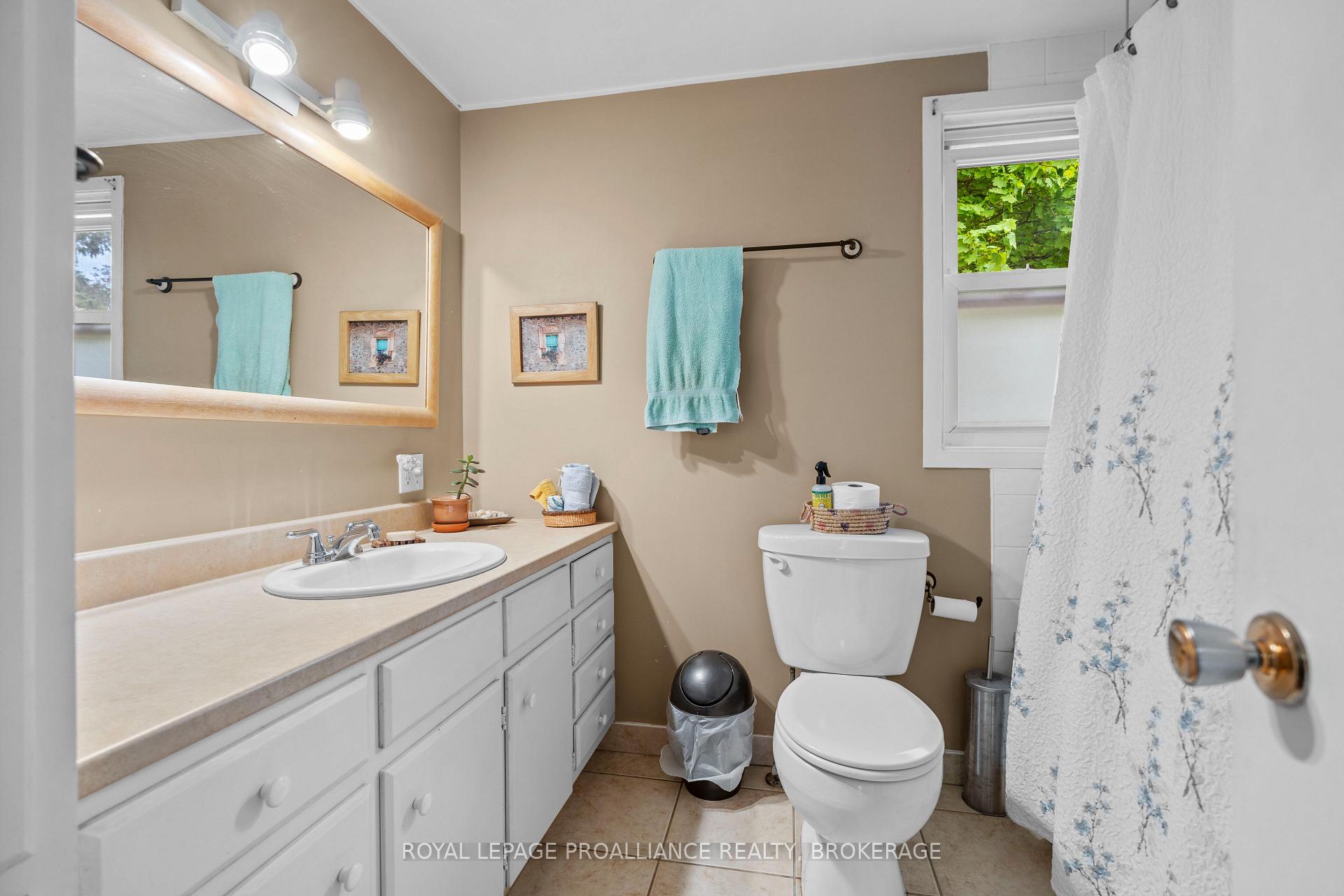 Photo 25 of 100 Indian Road, Kingston, West of Sir John A. Blvd — HOMEH