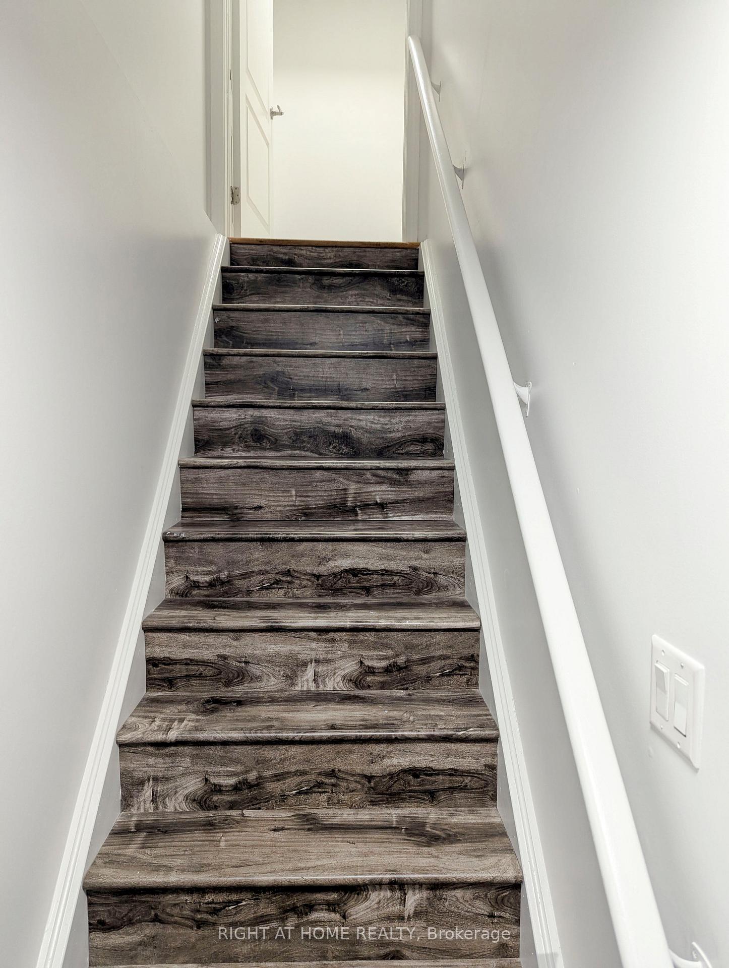 Photo 3 of 227 Leiterman Drive, Milton, Willmott — HOMEH