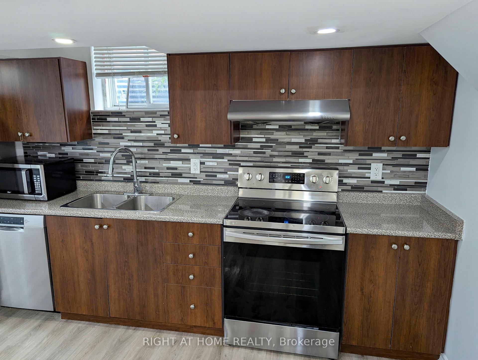 Photo 9 of 227 Leiterman Drive, Milton, Willmott — HOMEH