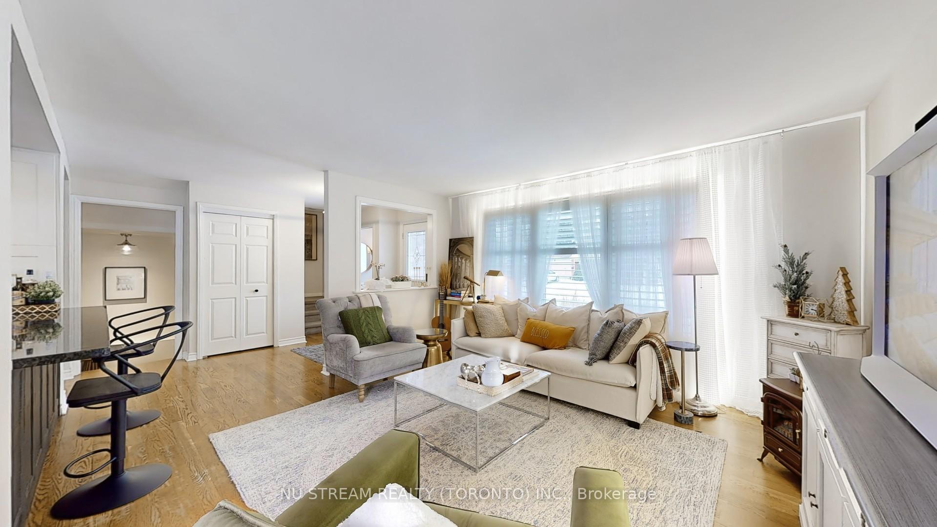 Photo 1 of 2 Liebeck Crescent, Markham, Unionville — HOMEH