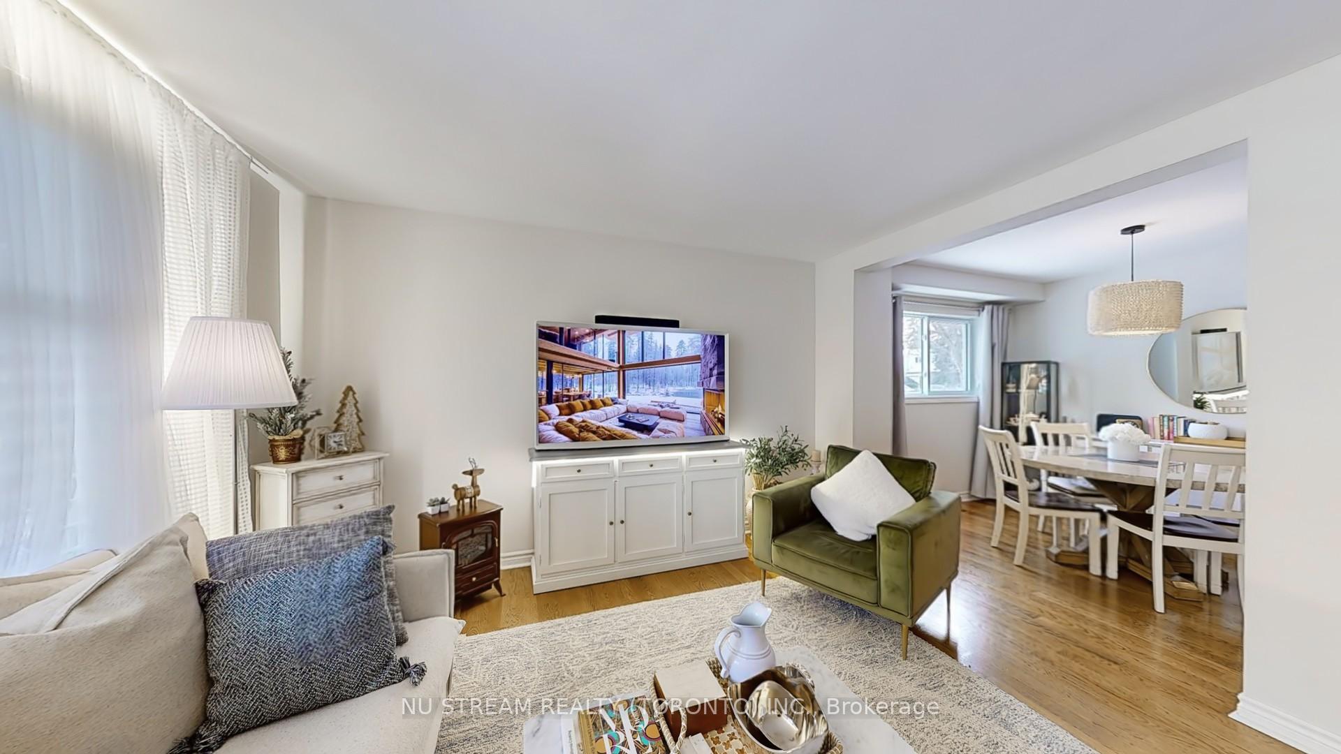 Photo 5 of 2 Liebeck Crescent, Markham, Unionville — HOMEH
