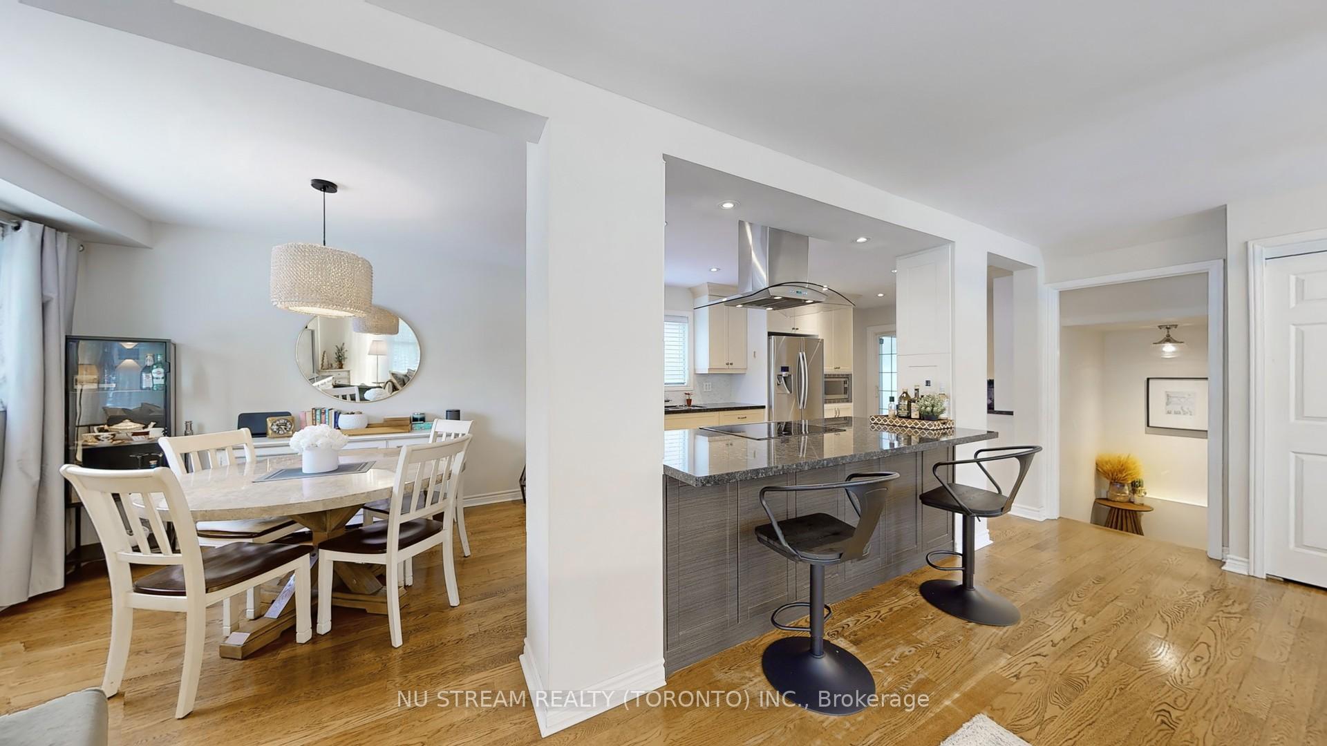Photo 6 of 2 Liebeck Crescent, Markham, Unionville — HOMEH
