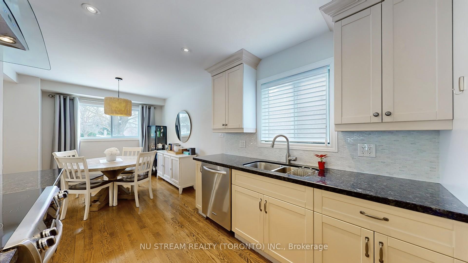 Photo 9 of 2 Liebeck Crescent, Markham, Unionville — HOMEH