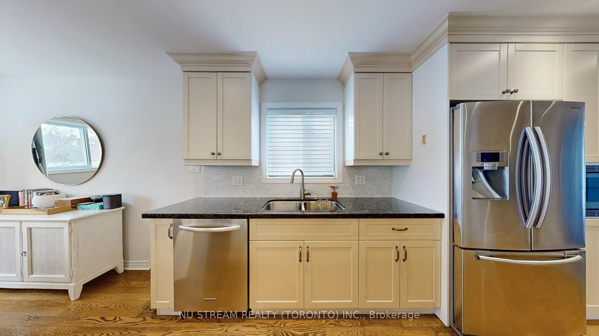 Photo 10 of 2 Liebeck Crescent, Markham, Unionville — HOMEH