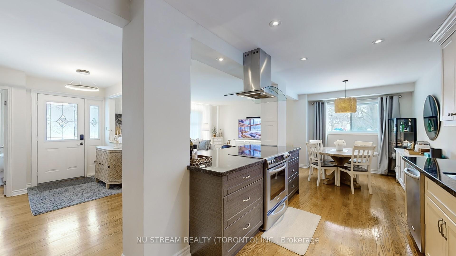 Photo 11 of 2 Liebeck Crescent, Markham, Unionville — HOMEH