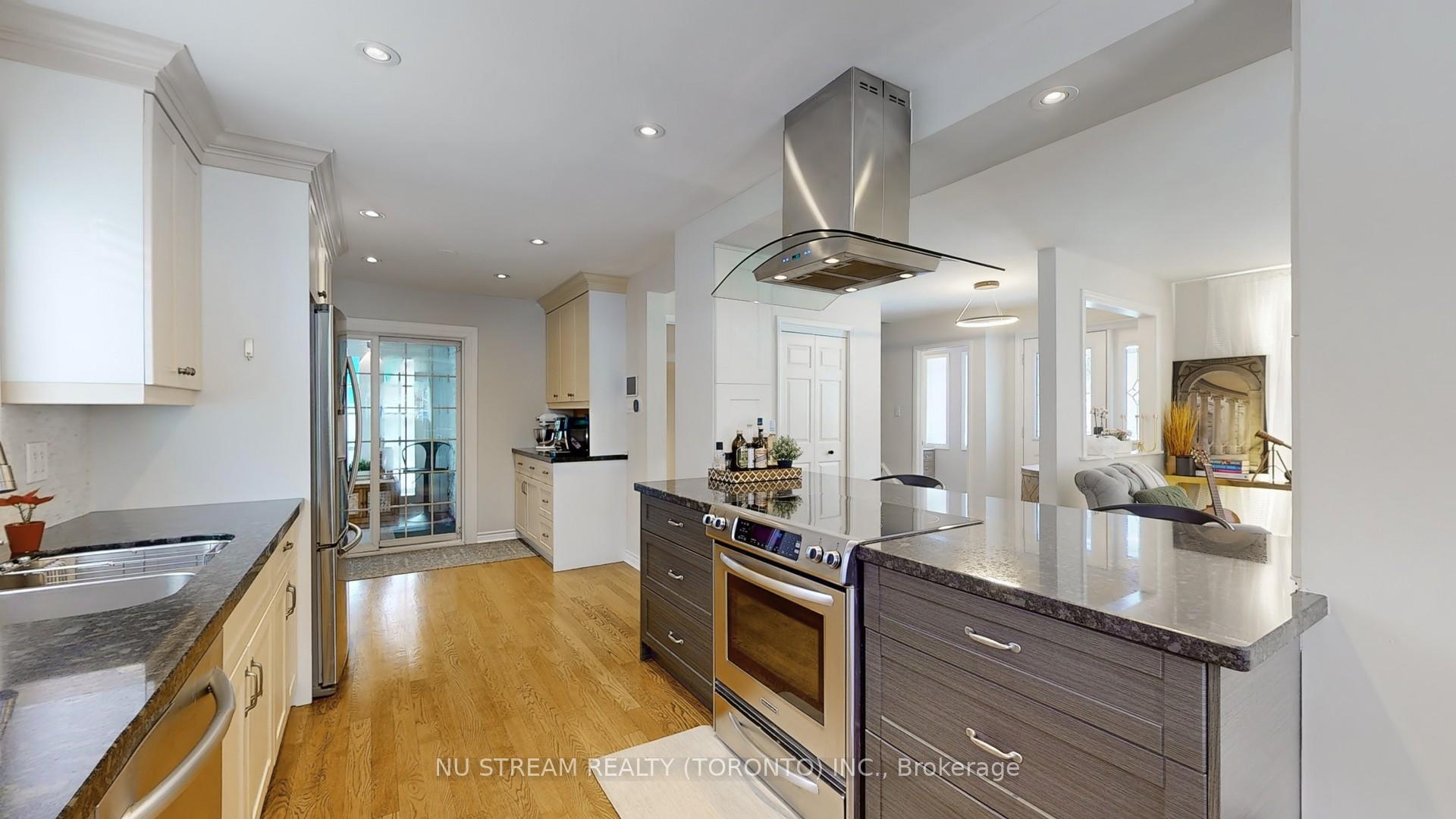 Photo 12 of 2 Liebeck Crescent, Markham, Unionville — HOMEH