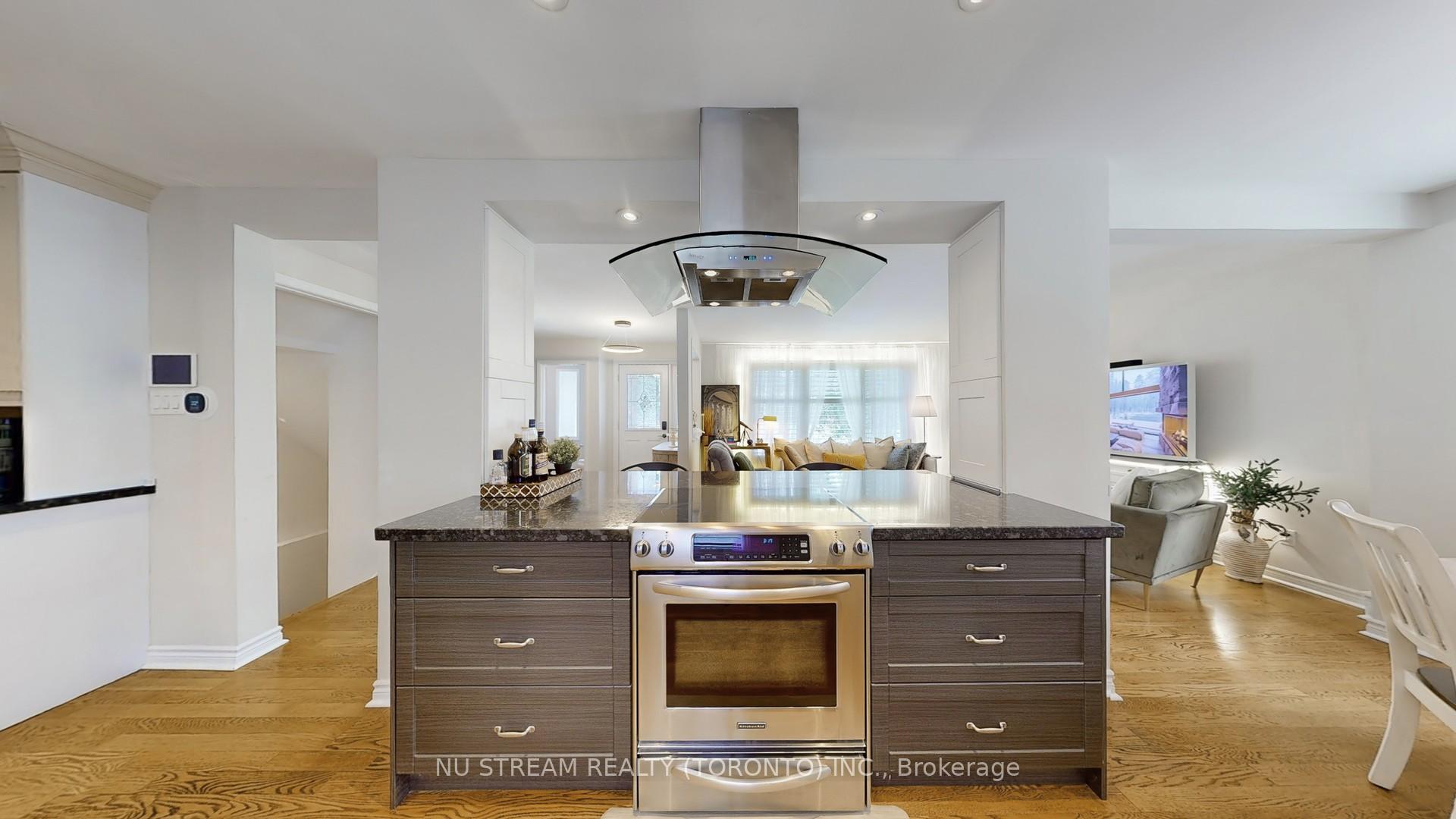 Photo 13 of 2 Liebeck Crescent, Markham, Unionville — HOMEH