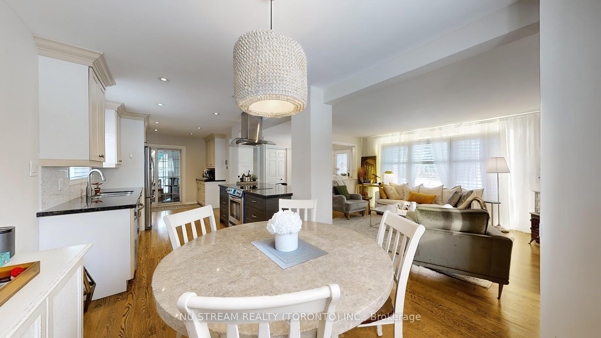 Photo 15 of 2 Liebeck Crescent, Markham, Unionville — HOMEH