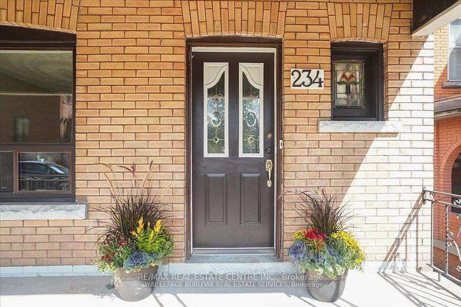 Photo 3 of 234 Market (Upper Level) Street, Hamilton, Strathcona — HOMEH
