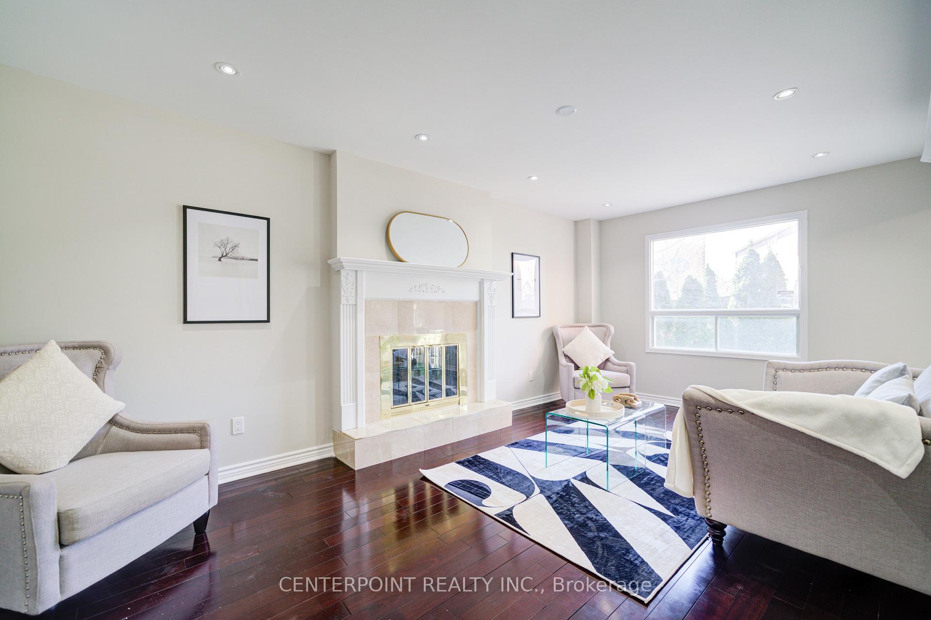 Photo 3 of 20 Norman Ross Drive, Markham, Middlefield — HOMEH
