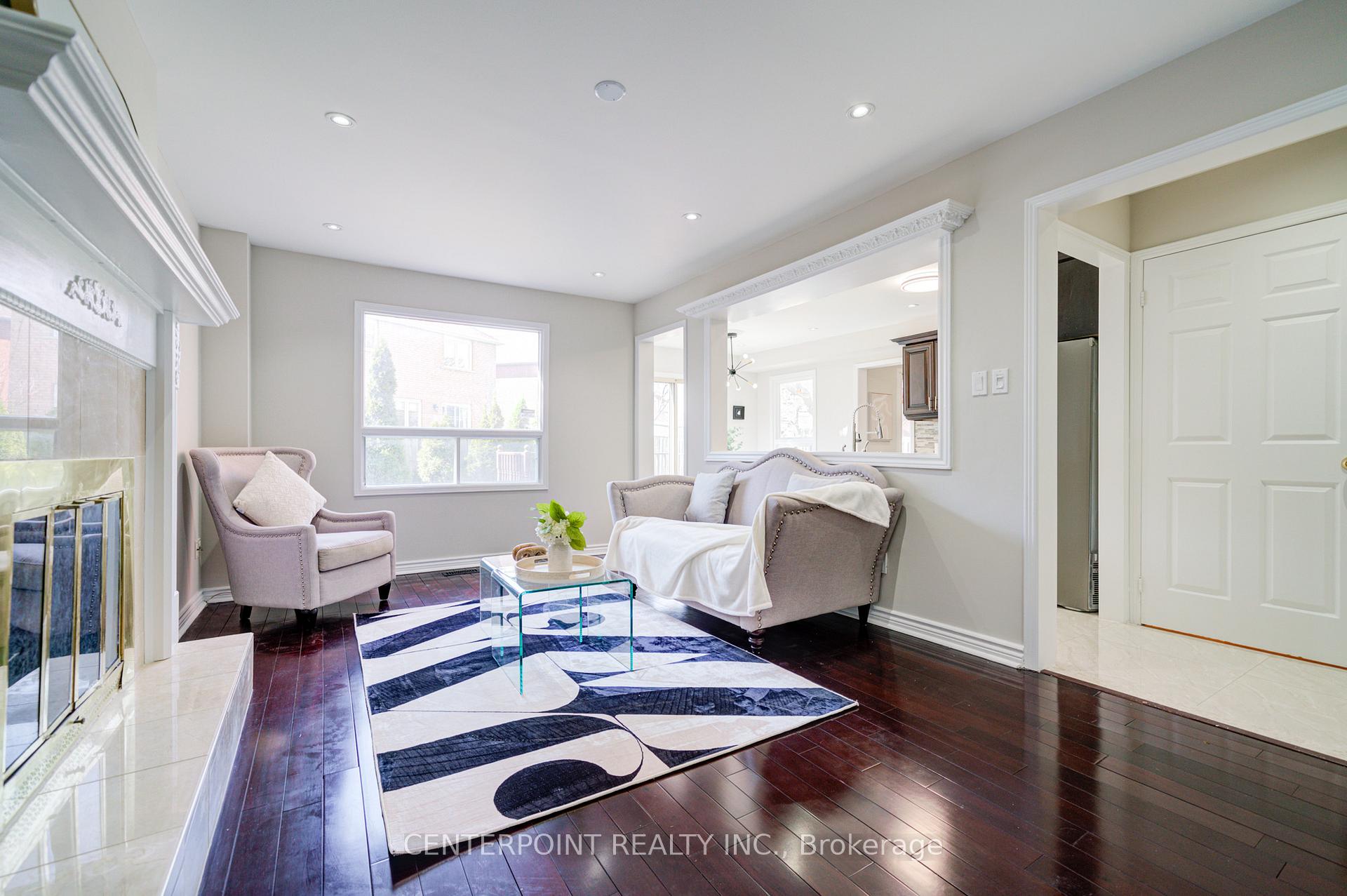 Photo 4 of 20 Norman Ross Drive, Markham, Middlefield — HOMEH