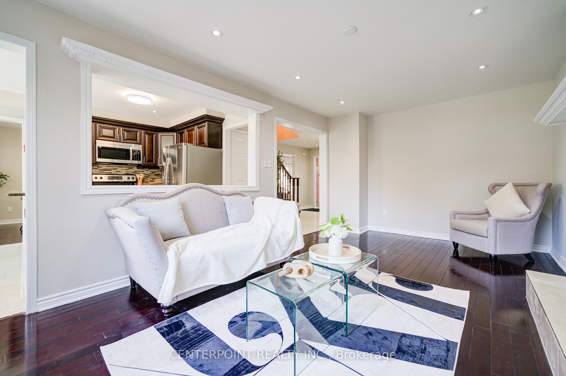 Photo 5 of 20 Norman Ross Drive, Markham, Middlefield — HOMEH