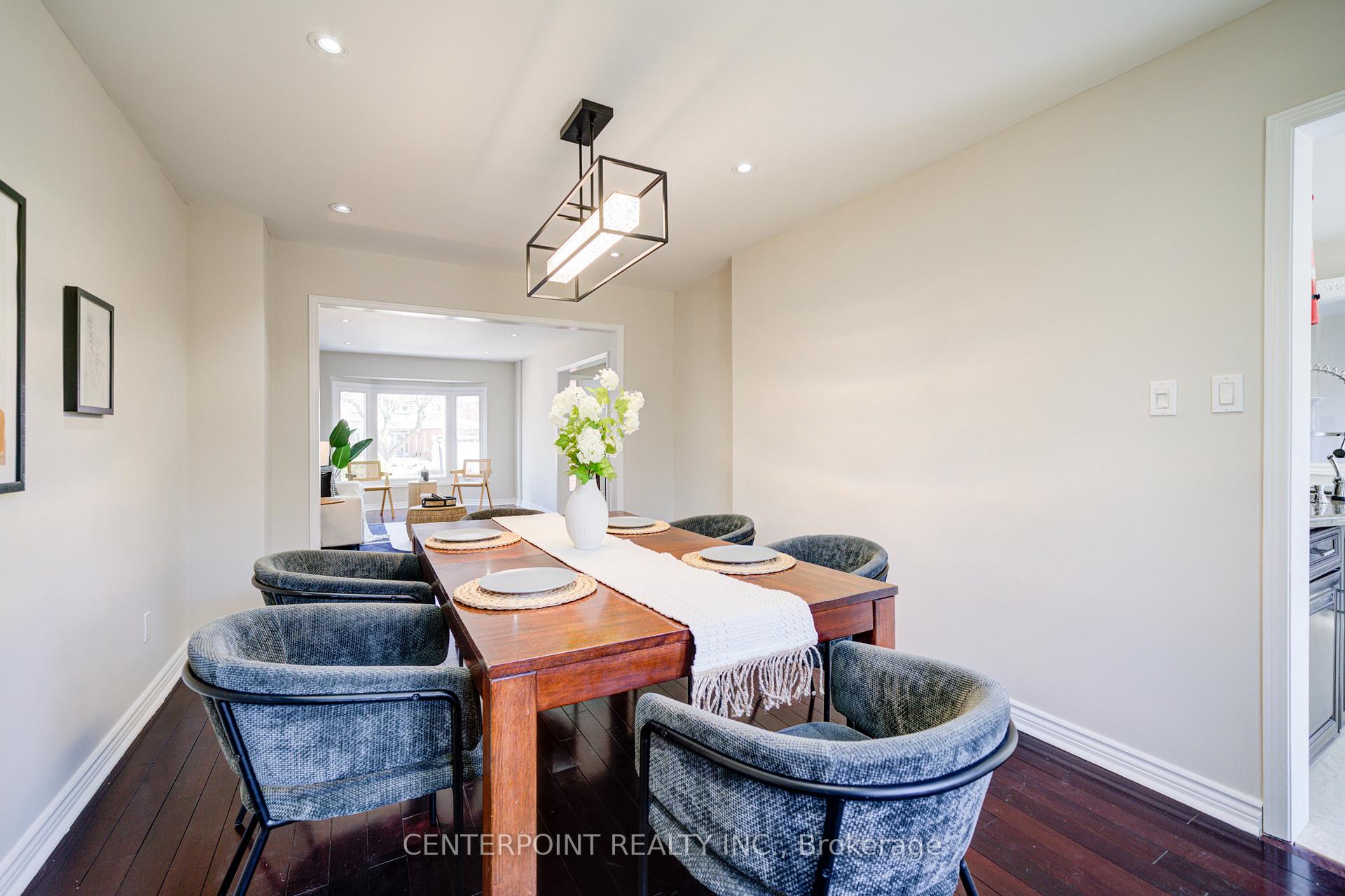 Photo 7 of 20 Norman Ross Drive, Markham, Middlefield — HOMEH