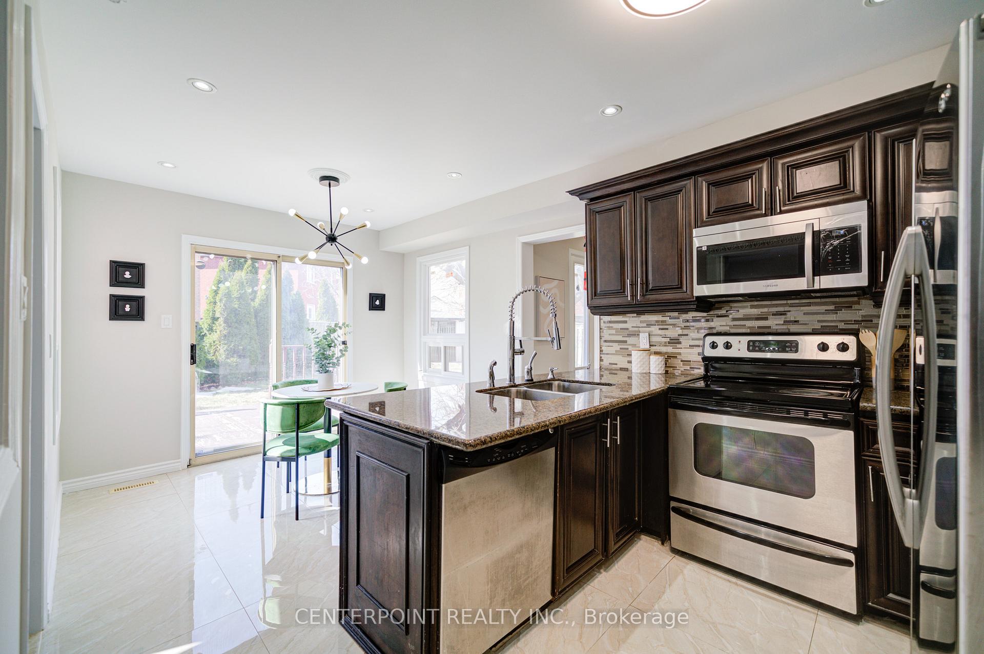 Photo 12 of 20 Norman Ross Drive, Markham, Middlefield — HOMEH